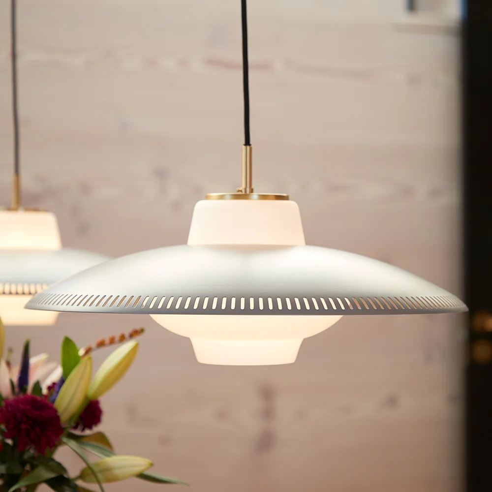 Suspension Opal Shade, black noir, opale sablée Warm Nordic