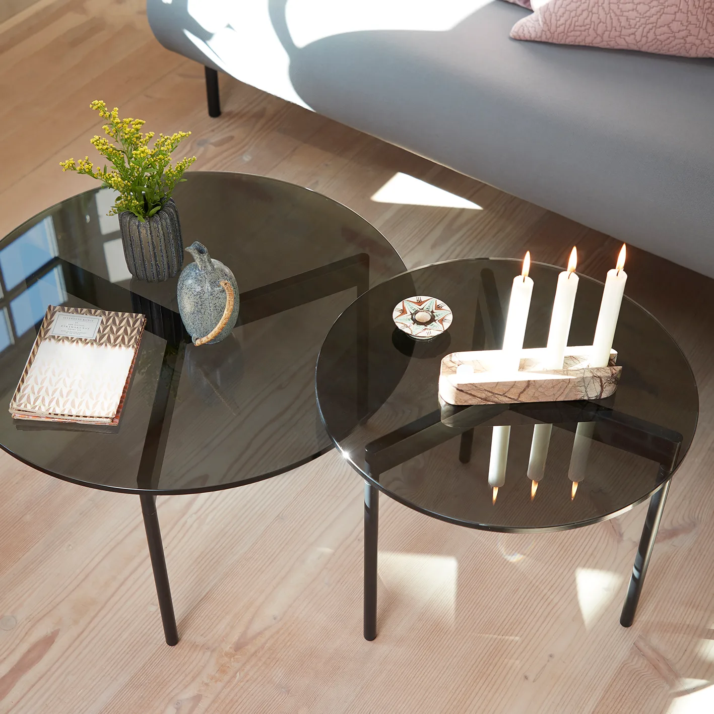 Table basse From Above Ø52 cm base noire, Gris Warm Nordic