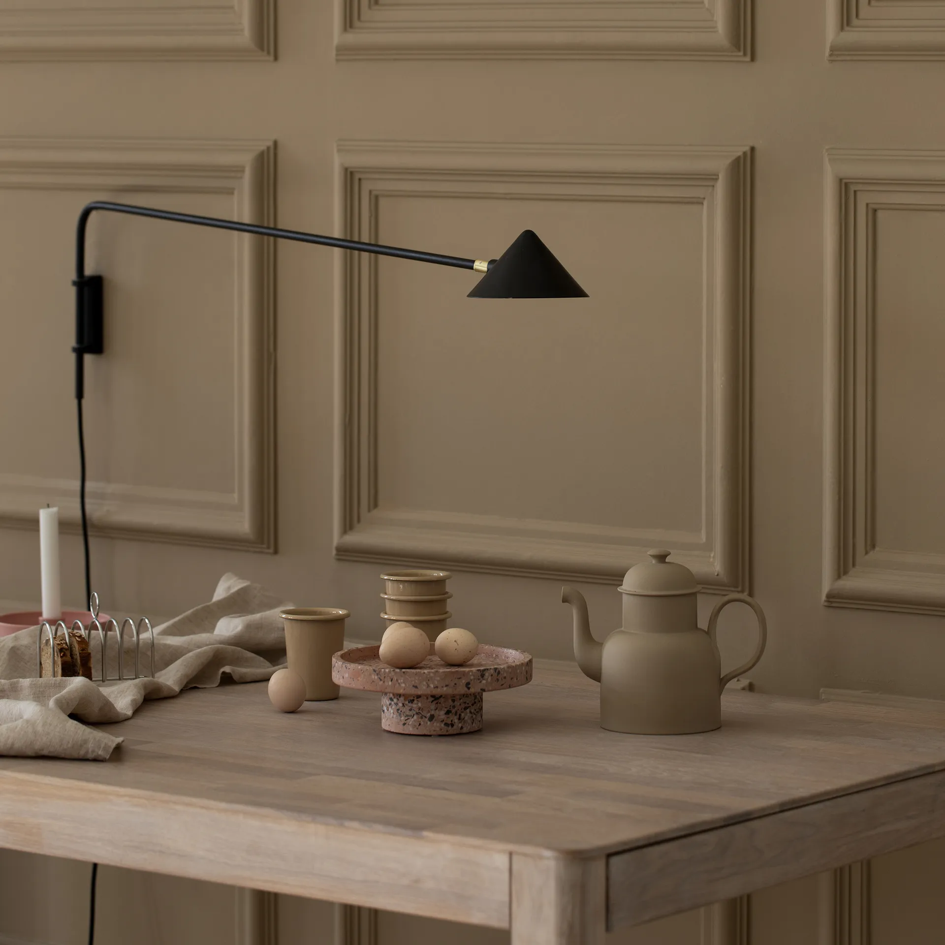 Applique murale Kelly long bras, Noir – doré Watt & Veke