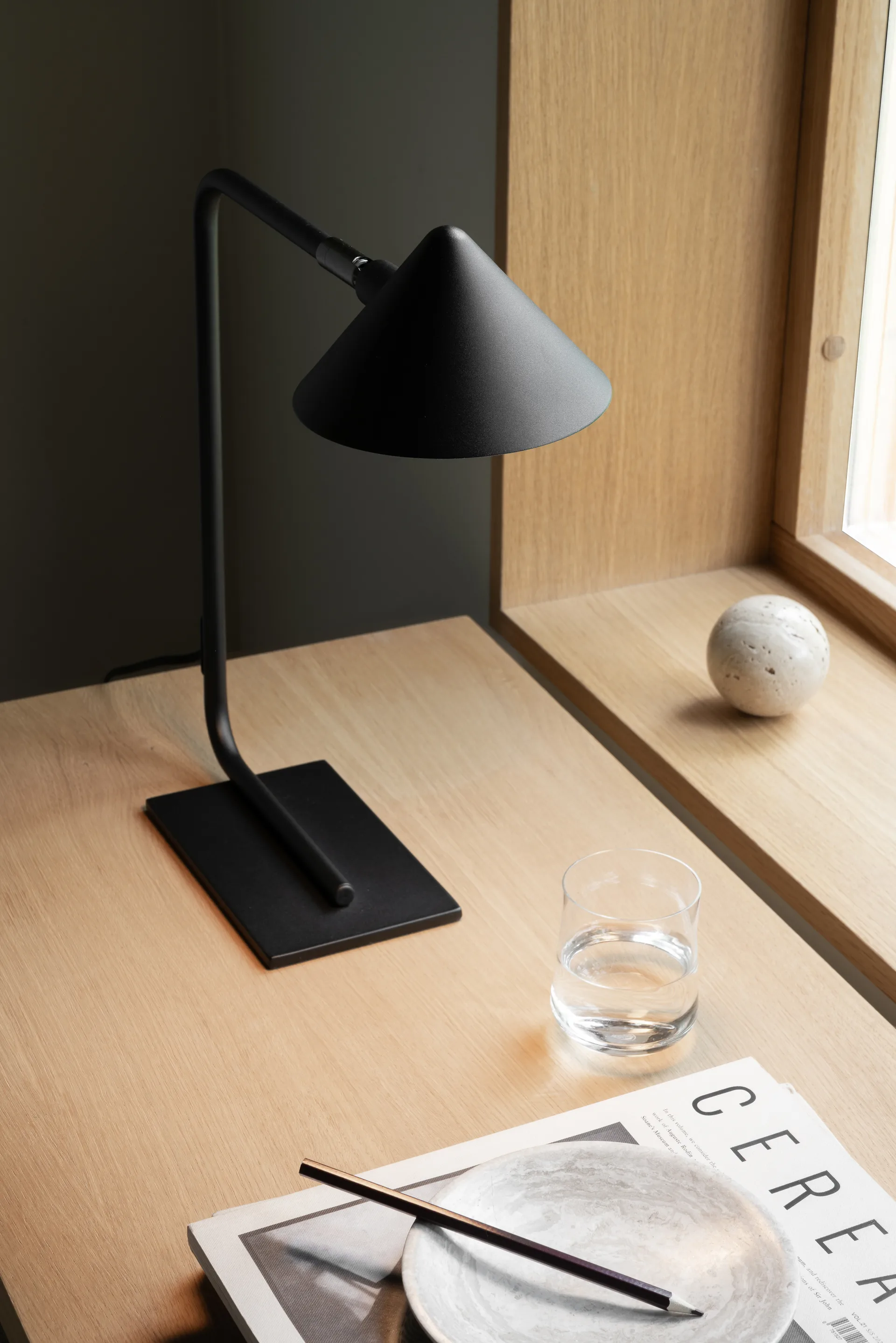 Lampe de table Kuro, Black, Ø14x40 cm Watt & Veke