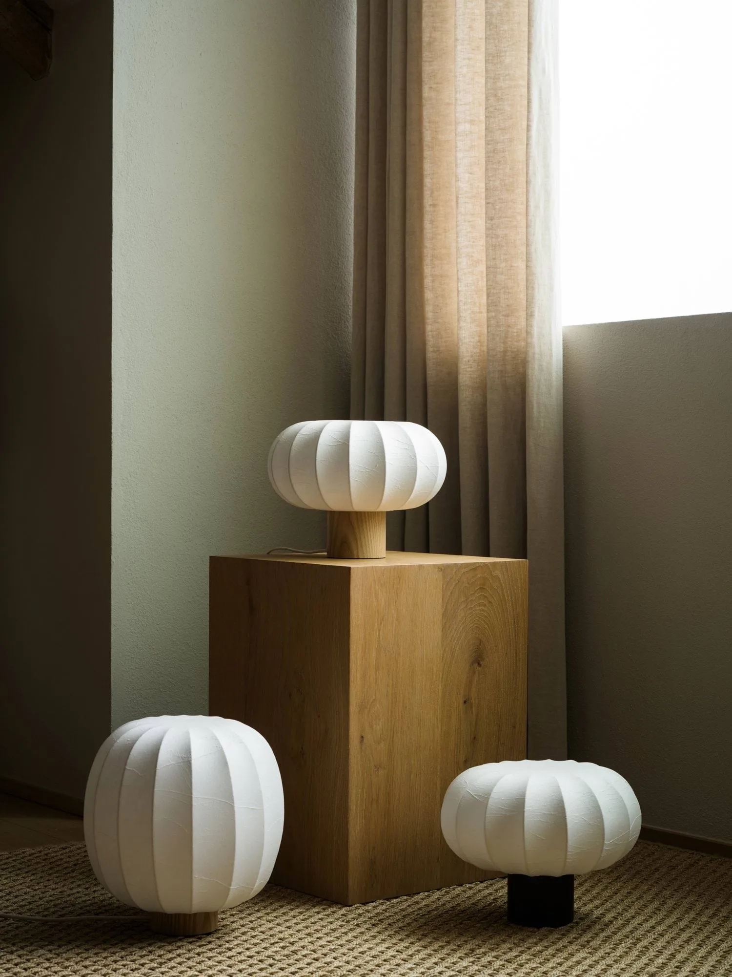 Lampe de table Lunari, White-Dark ash, Ø32x24 cm Watt & Veke