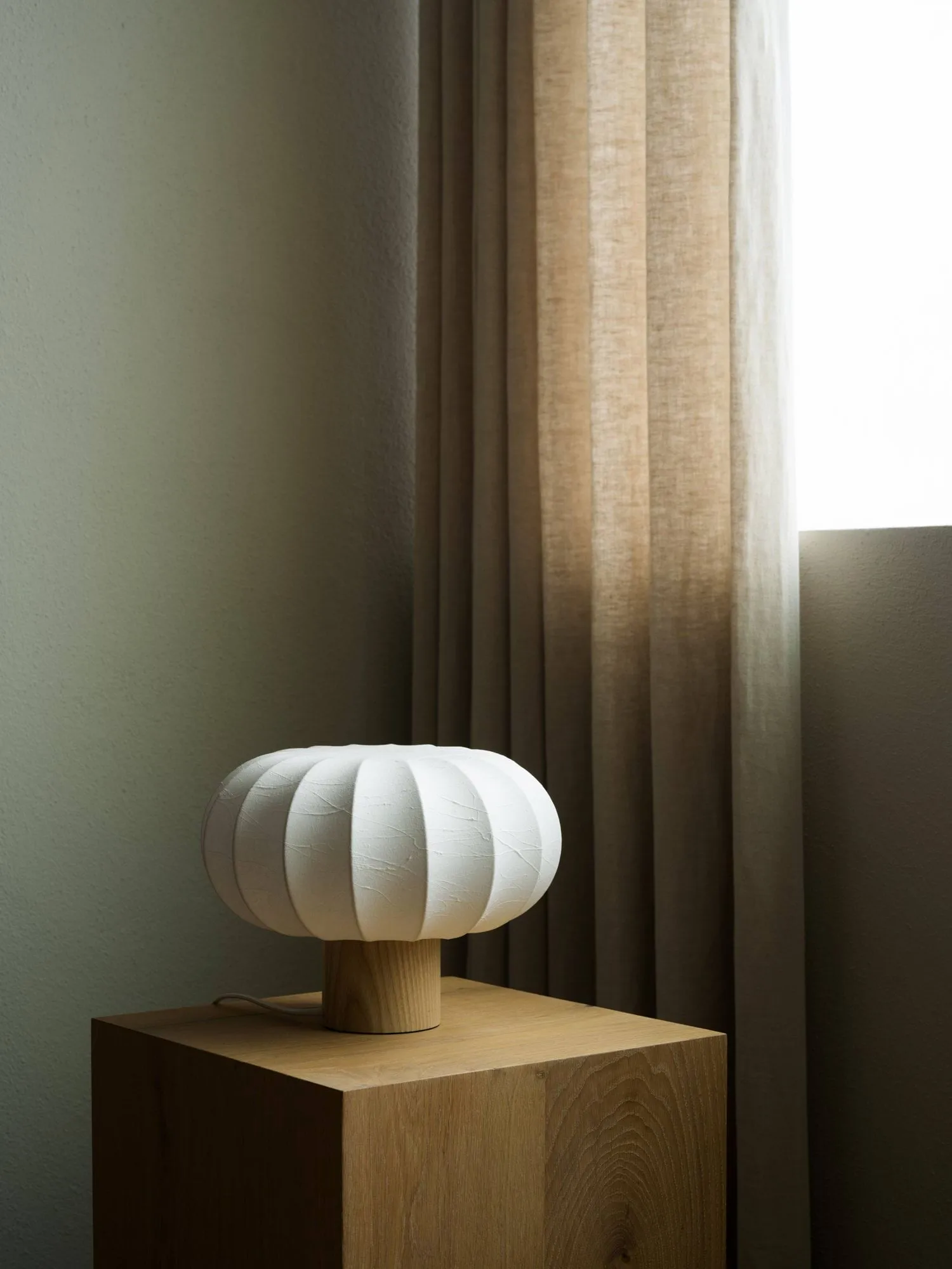 Lampe de table Lunari, White-Natural ash, Ø32x24cm Watt & Veke