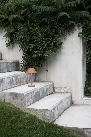 Lampe de table portable Teya - Terracotta, Ø15x26 cm - Watt & Veke