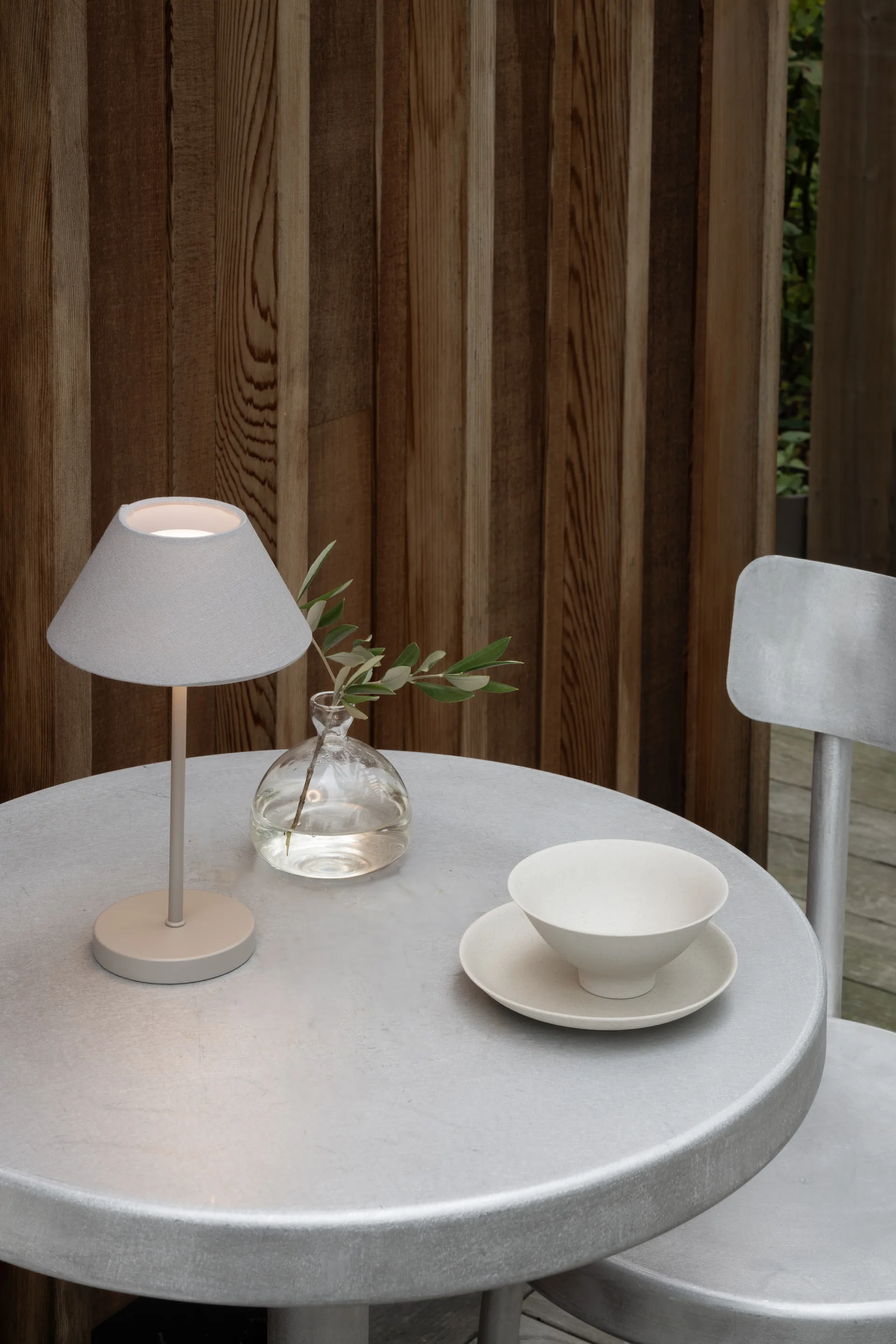 Lampe de table portable Teya, Warm grey, Ø15x26 cm Watt & Veke