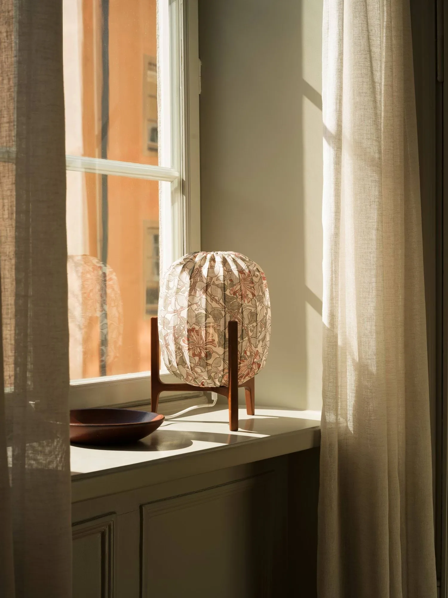 Lampe de table Prisma, Dark ash-Honeysuckle blush, Ø27x42 cm Watt & Veke