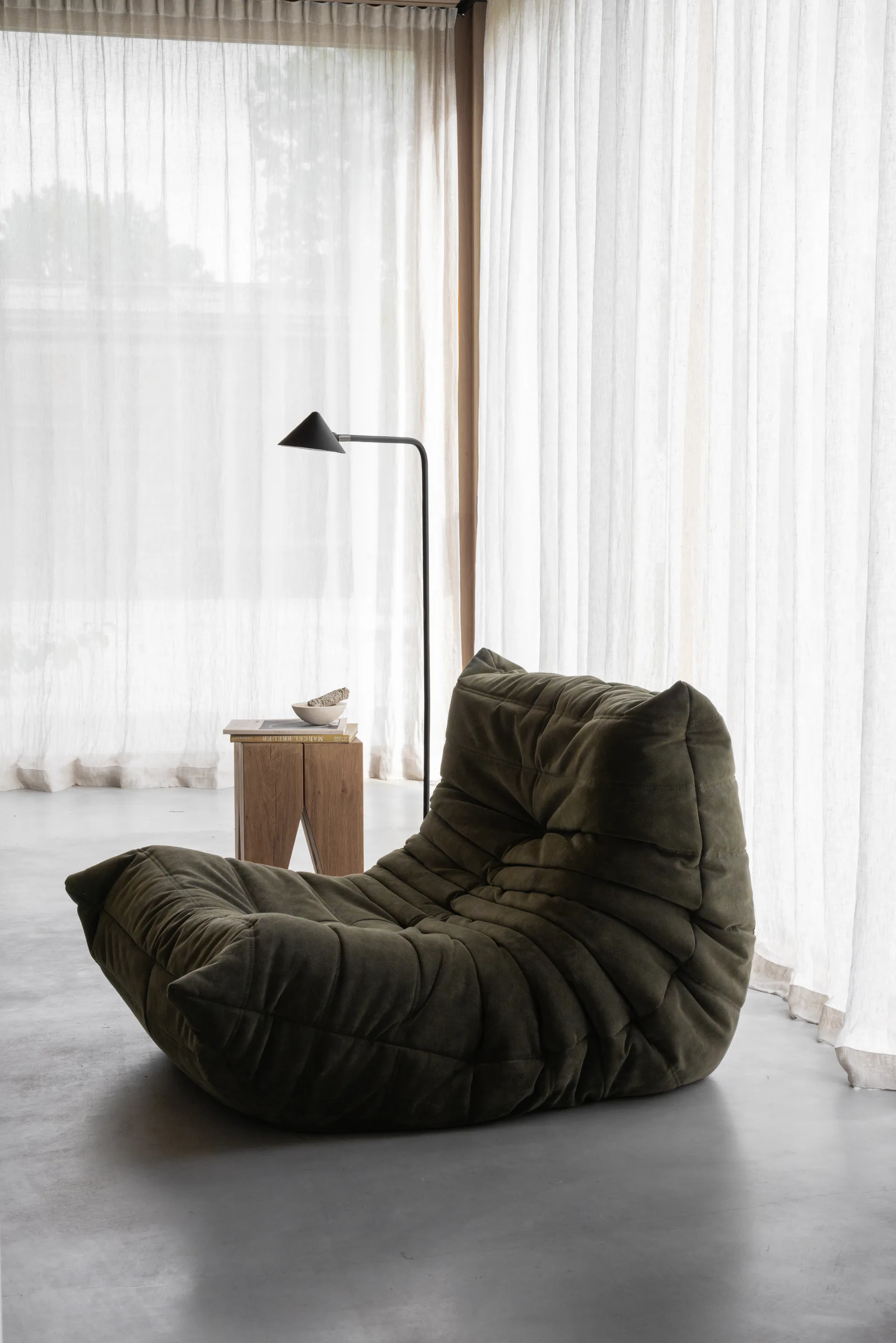 Lampe sur pied Kuro, Black, Ø14x120 cm Watt & Veke