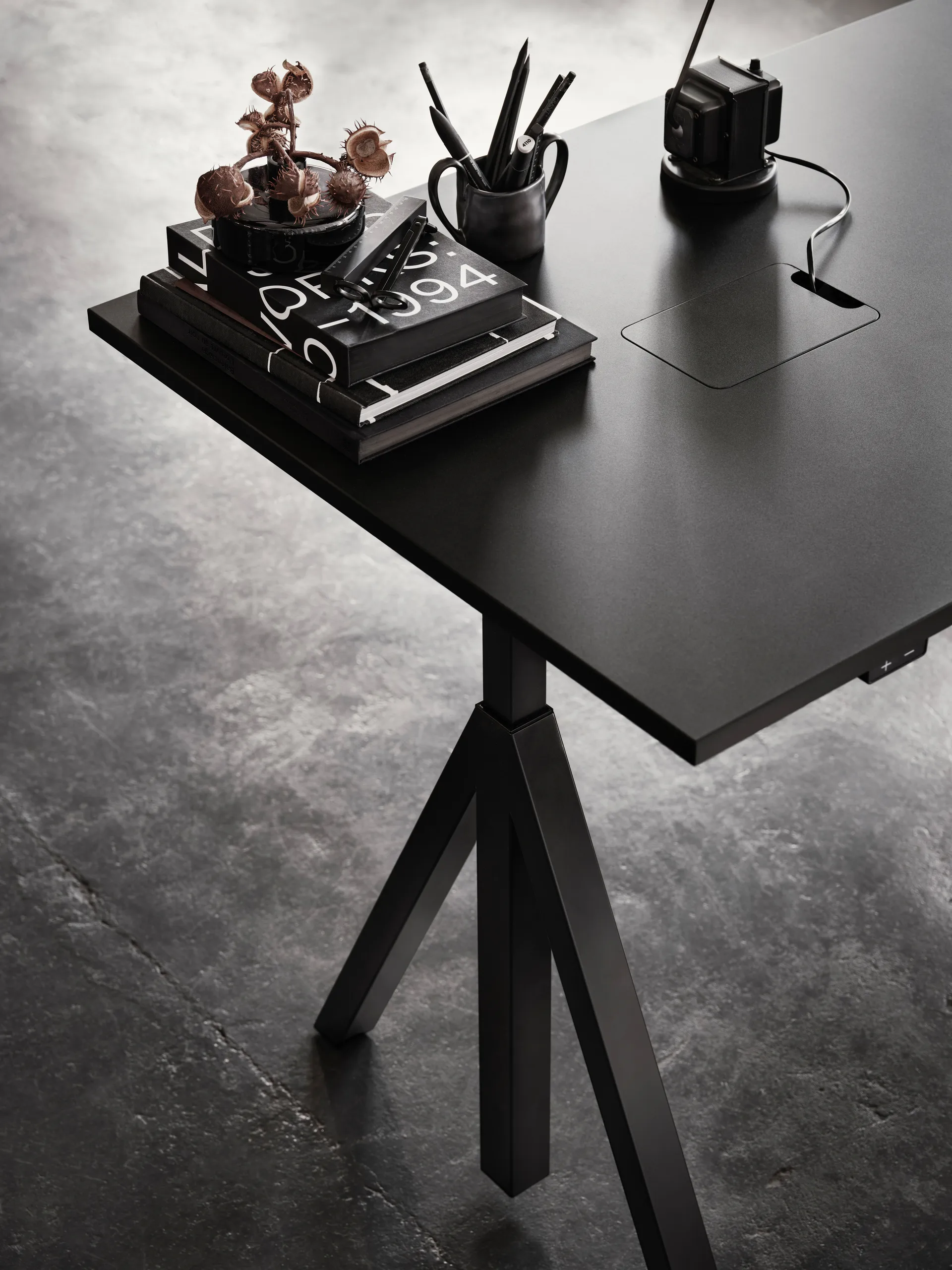 Bureau réglable Works noir à hauteur réglable 90x180 cm Works
