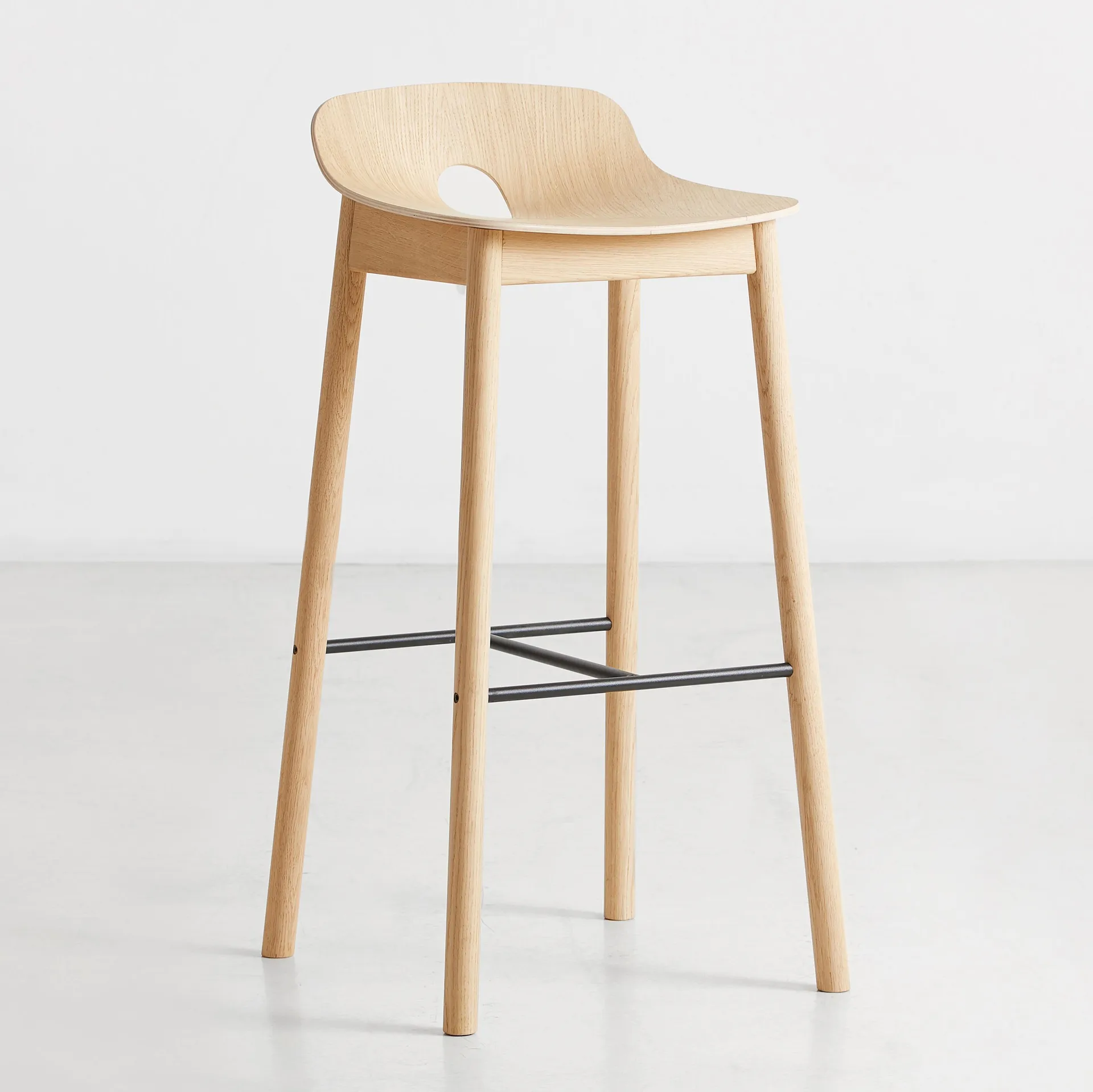 Chaise de bar Mono, Chêne pigmenté blanc Woud