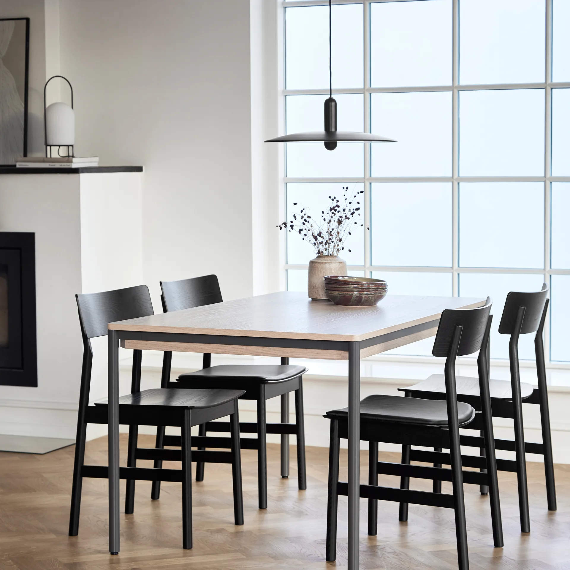 Lampe de table Ghost, Noir-verre opal brillant Woud