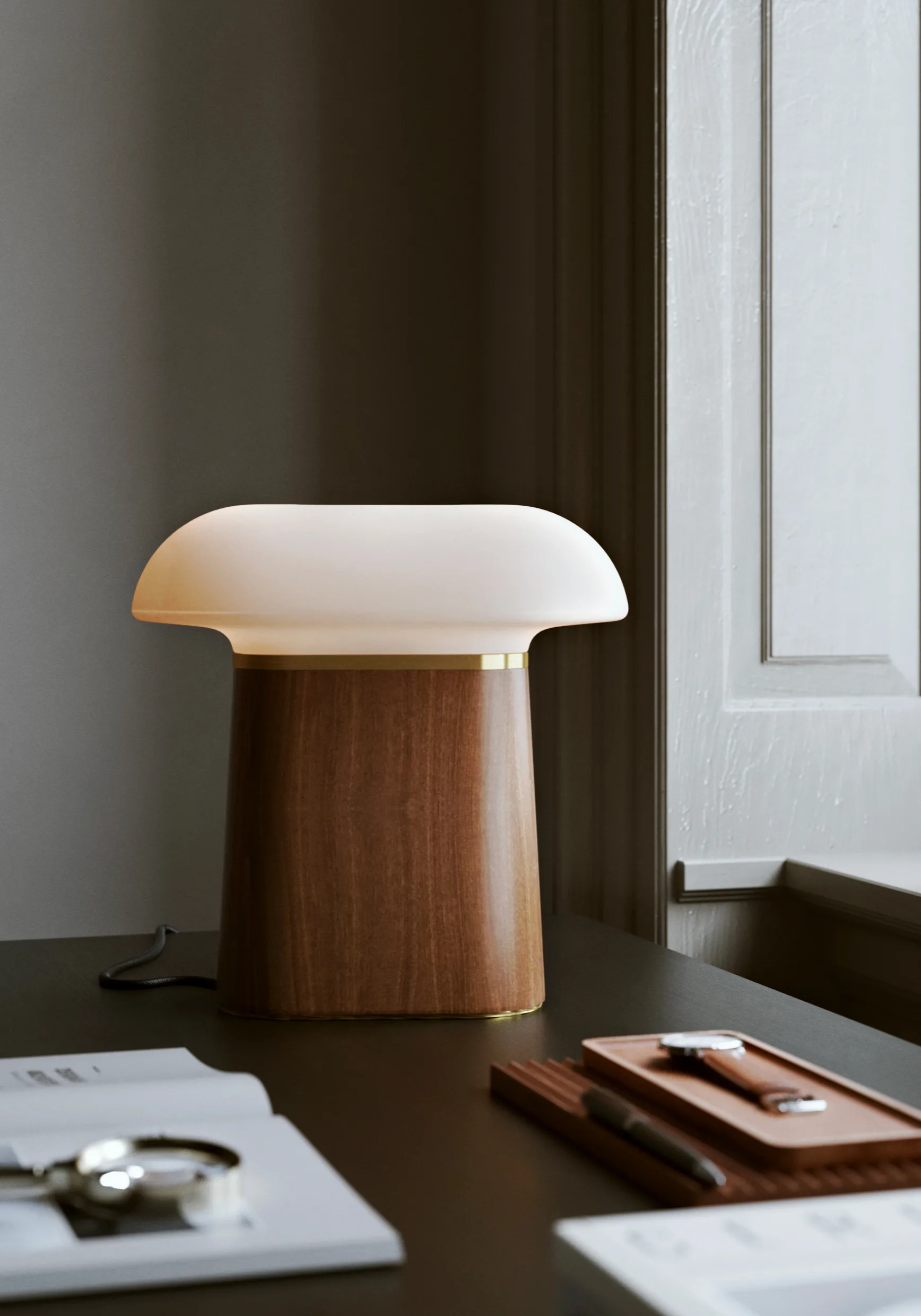 Lampe de table Nova, Walnut Woud