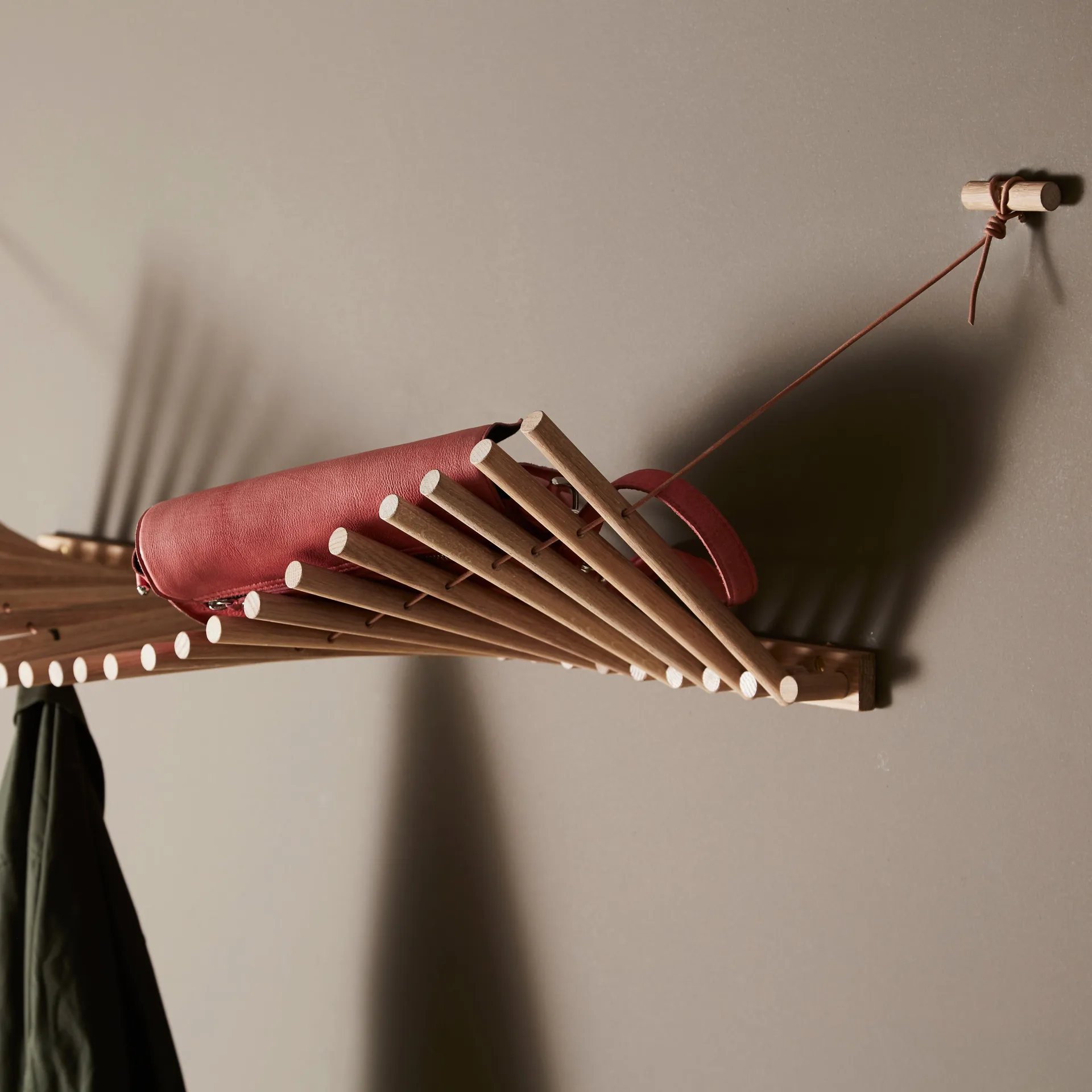 Porte-manteaux Knaegt, chêne pigmenté blanc Woud