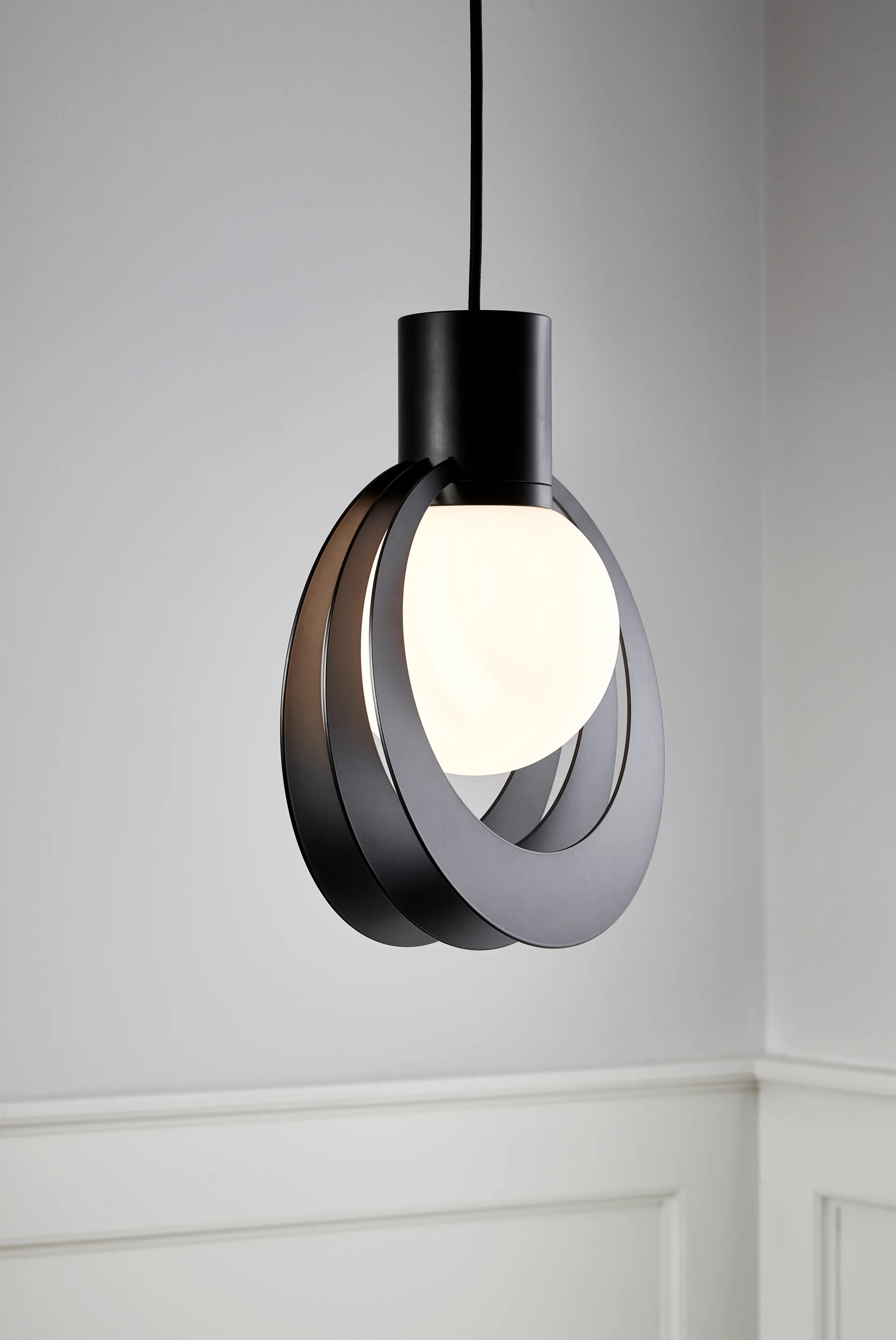 Suspension Lunar medium, Black Woud