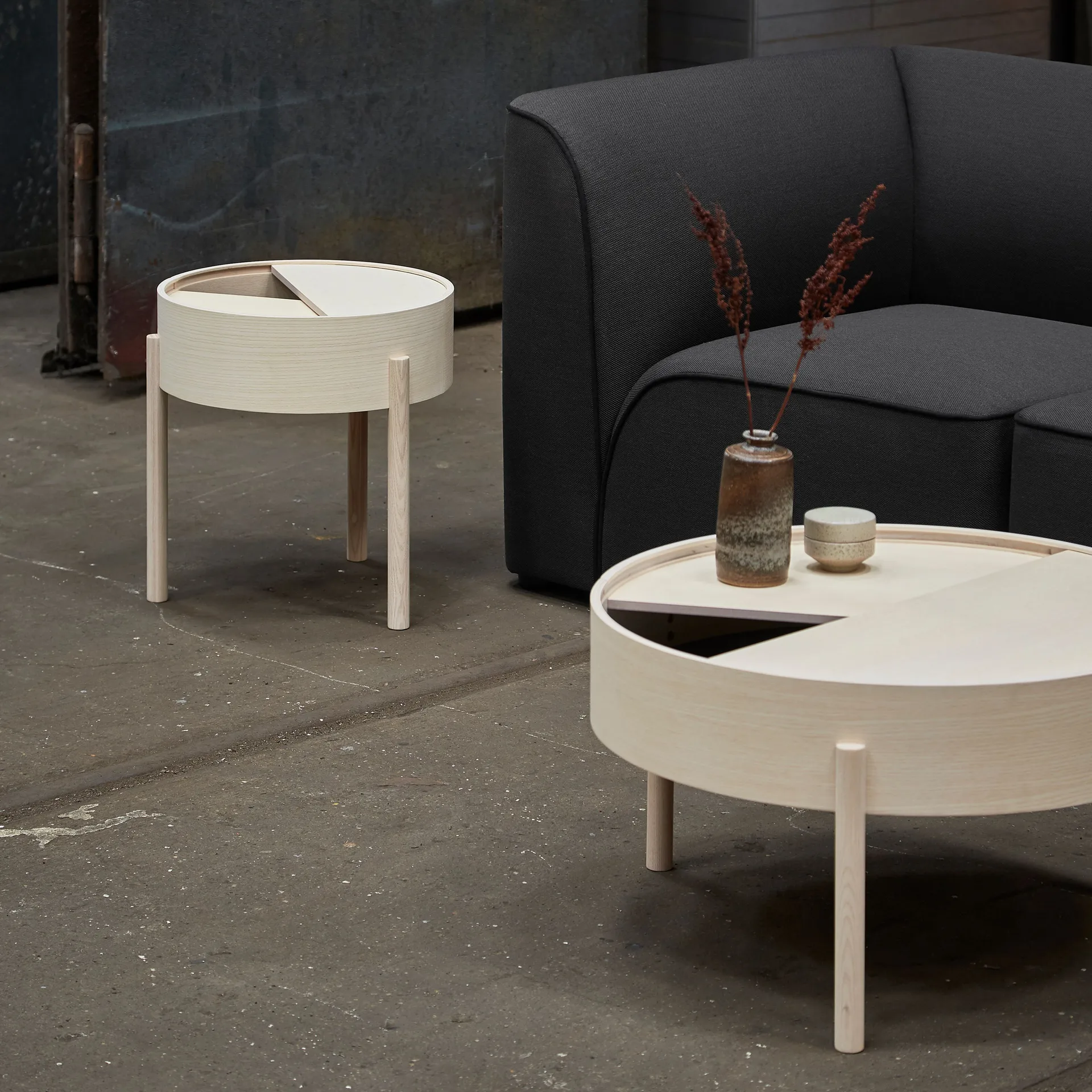 Table basse Arc Ø66 cm, frêne pigmenté blanc Woud