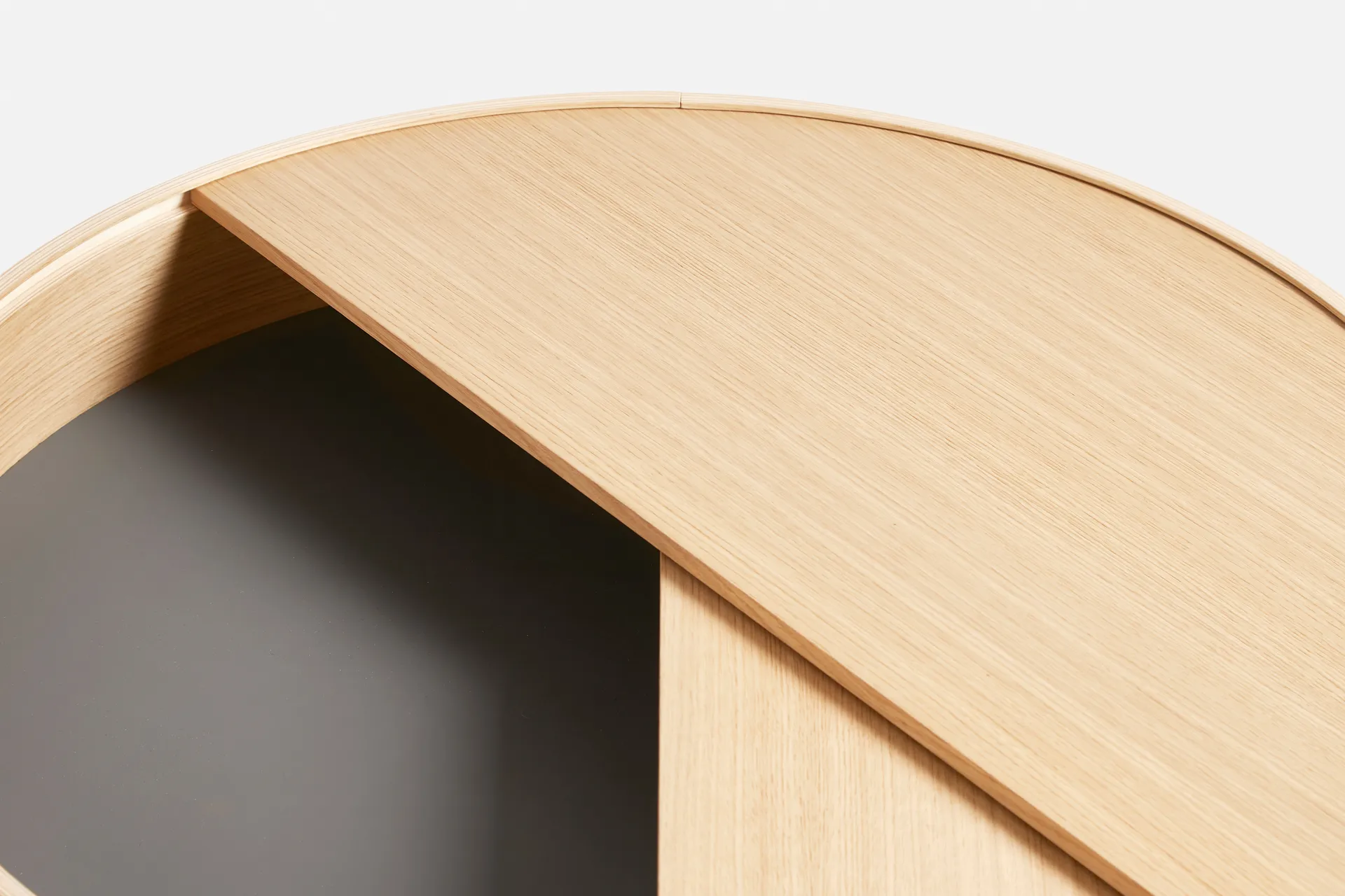 Table basse Arc Ø89 cm, Chêne pigmenté blanc Woud
