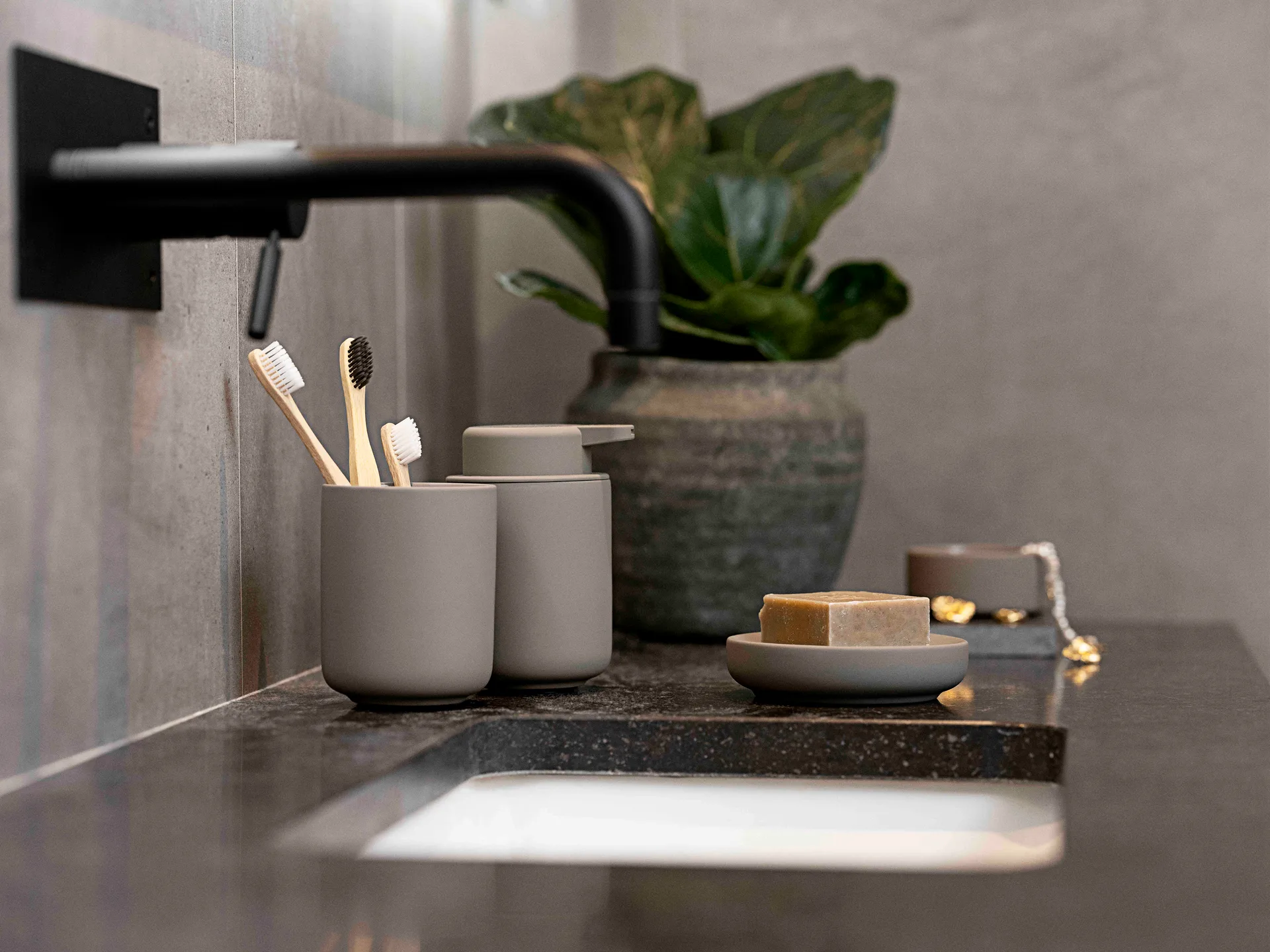 Distributeur de savon Ume, Taupe Zone Denmark