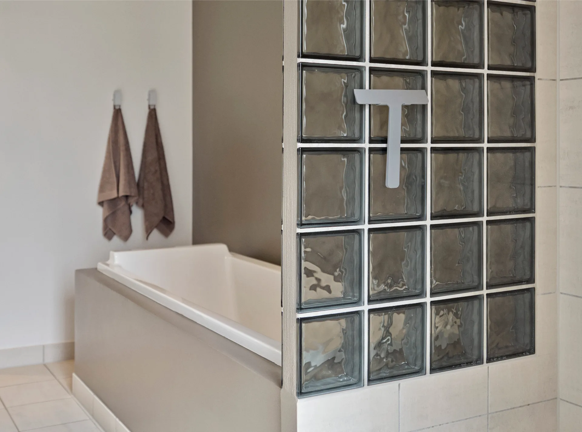 Grattoir avec support Ume, Soft Grey Zone Denmark