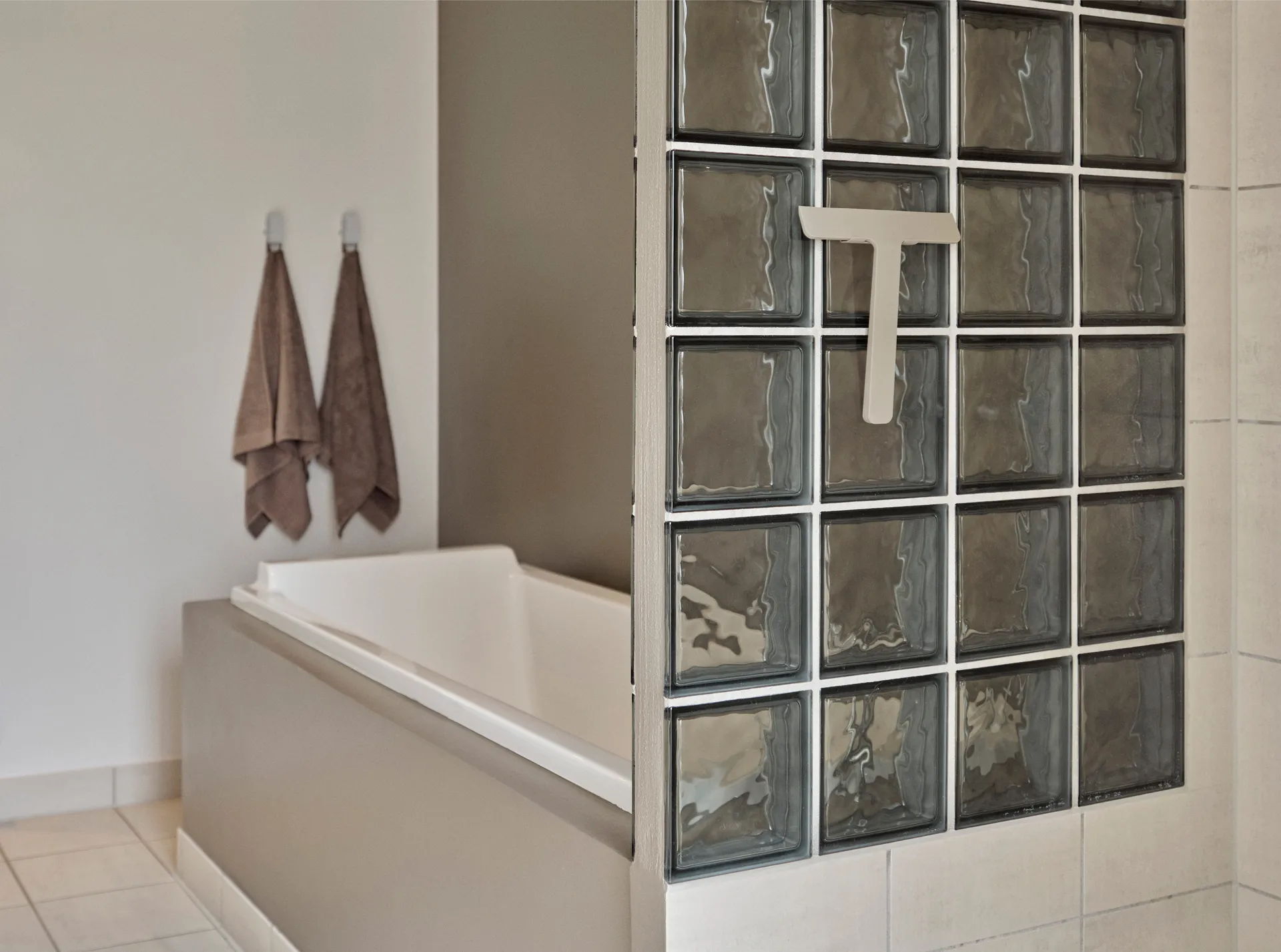 Grattoir avec support Ume, Taupe Zone Denmark