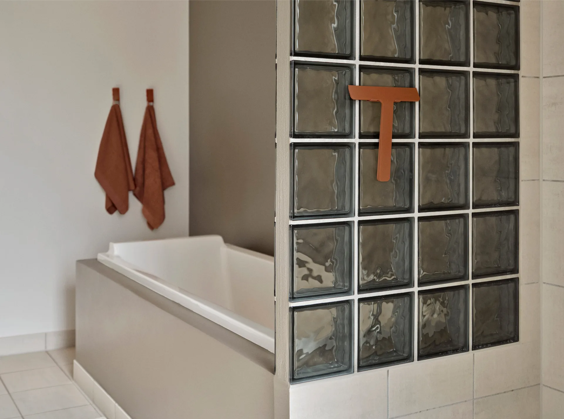 Grattoir avec support Ume, Terracotta Zone Denmark