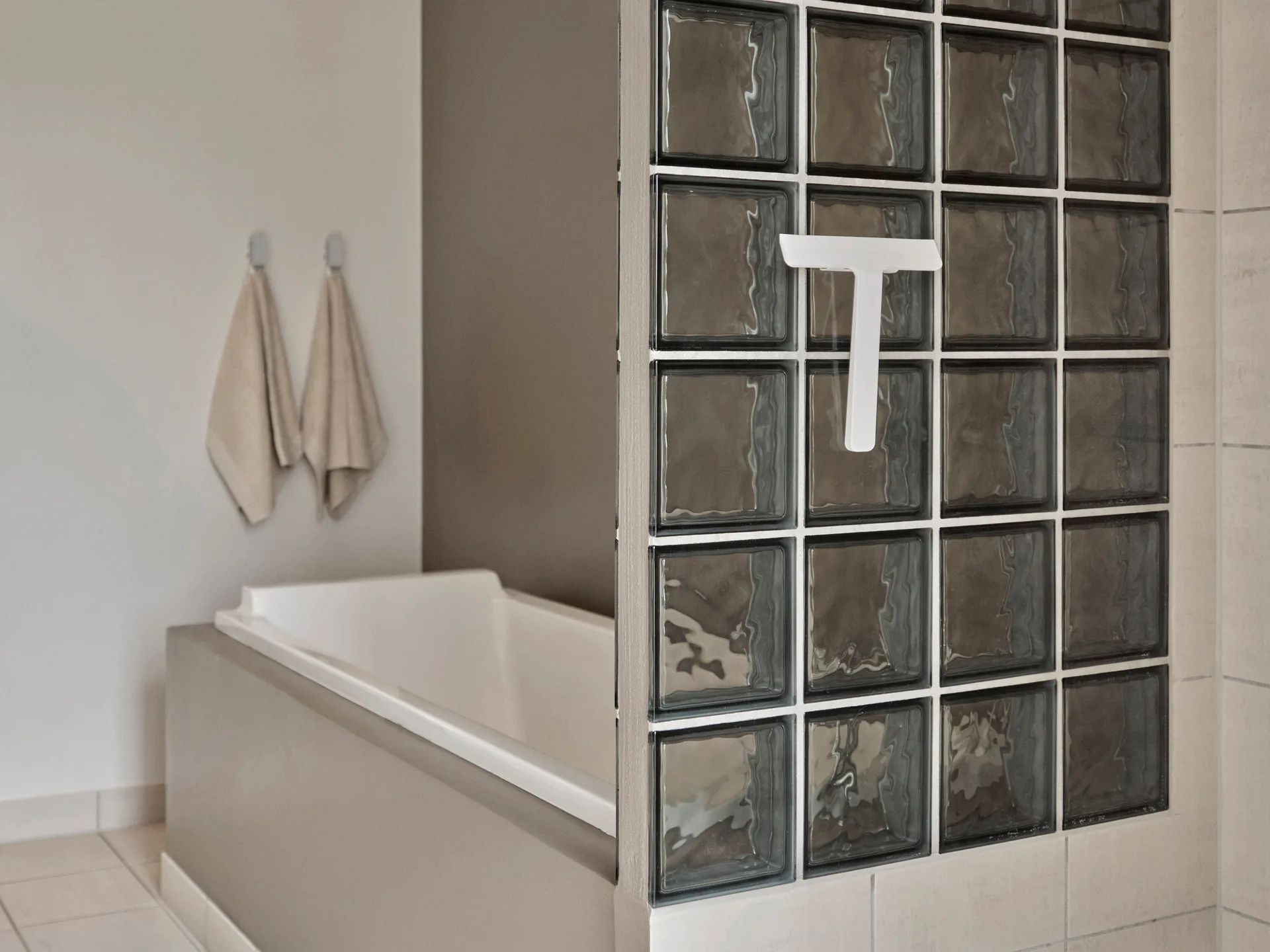 Grattoir avec support Ume, White Zone Denmark