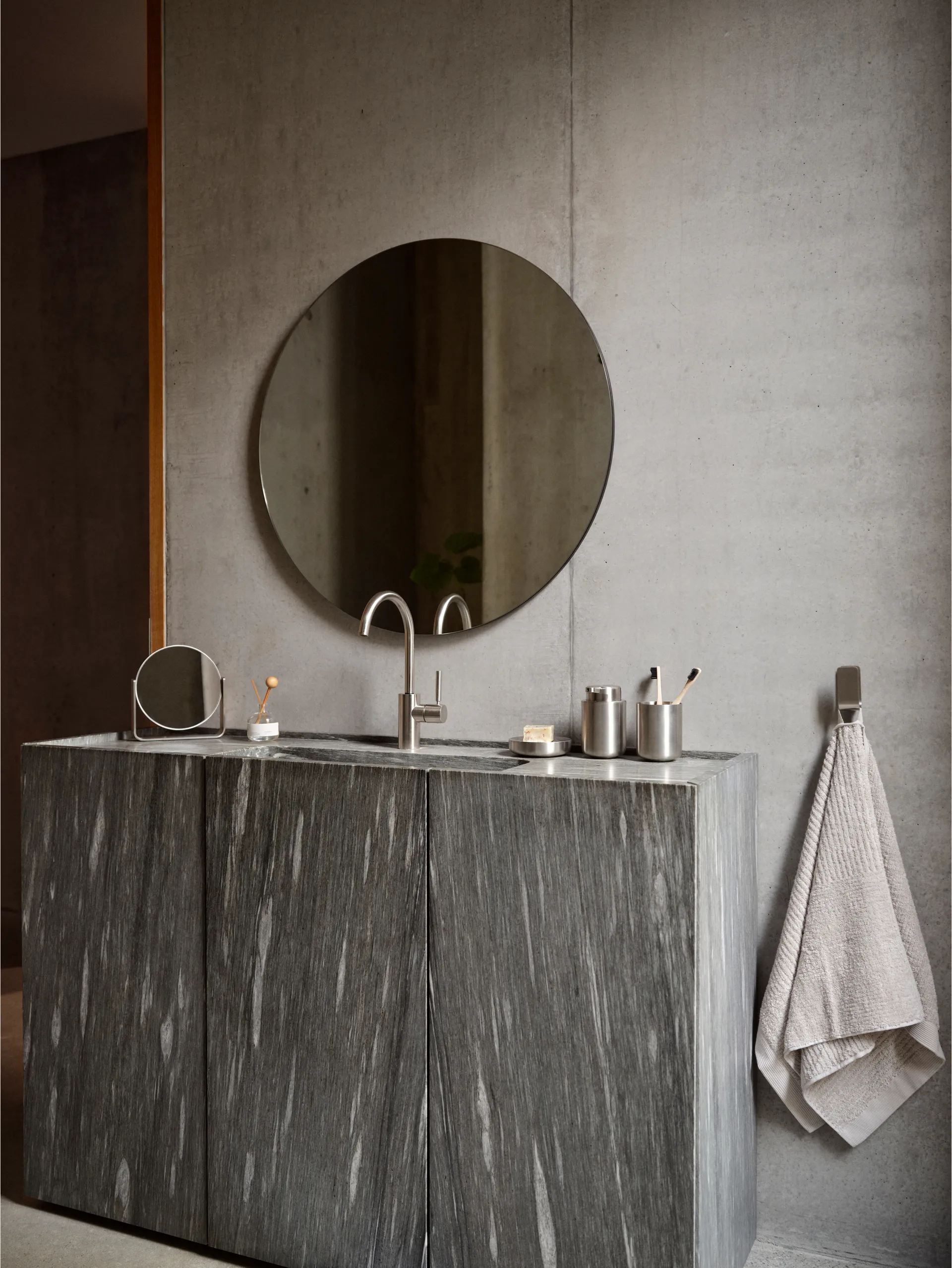 Miroir de table Ume à grossissement 5x 19x19,5 cm, Acier Zone Denmark