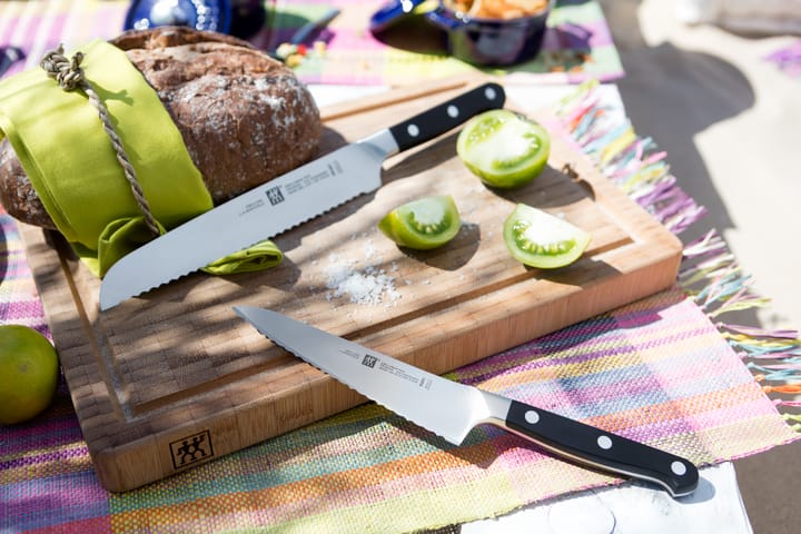 Couteau de chef compact dentelé Zwilling Pro 14 cm, Noir-acier inoxydable Zwilling