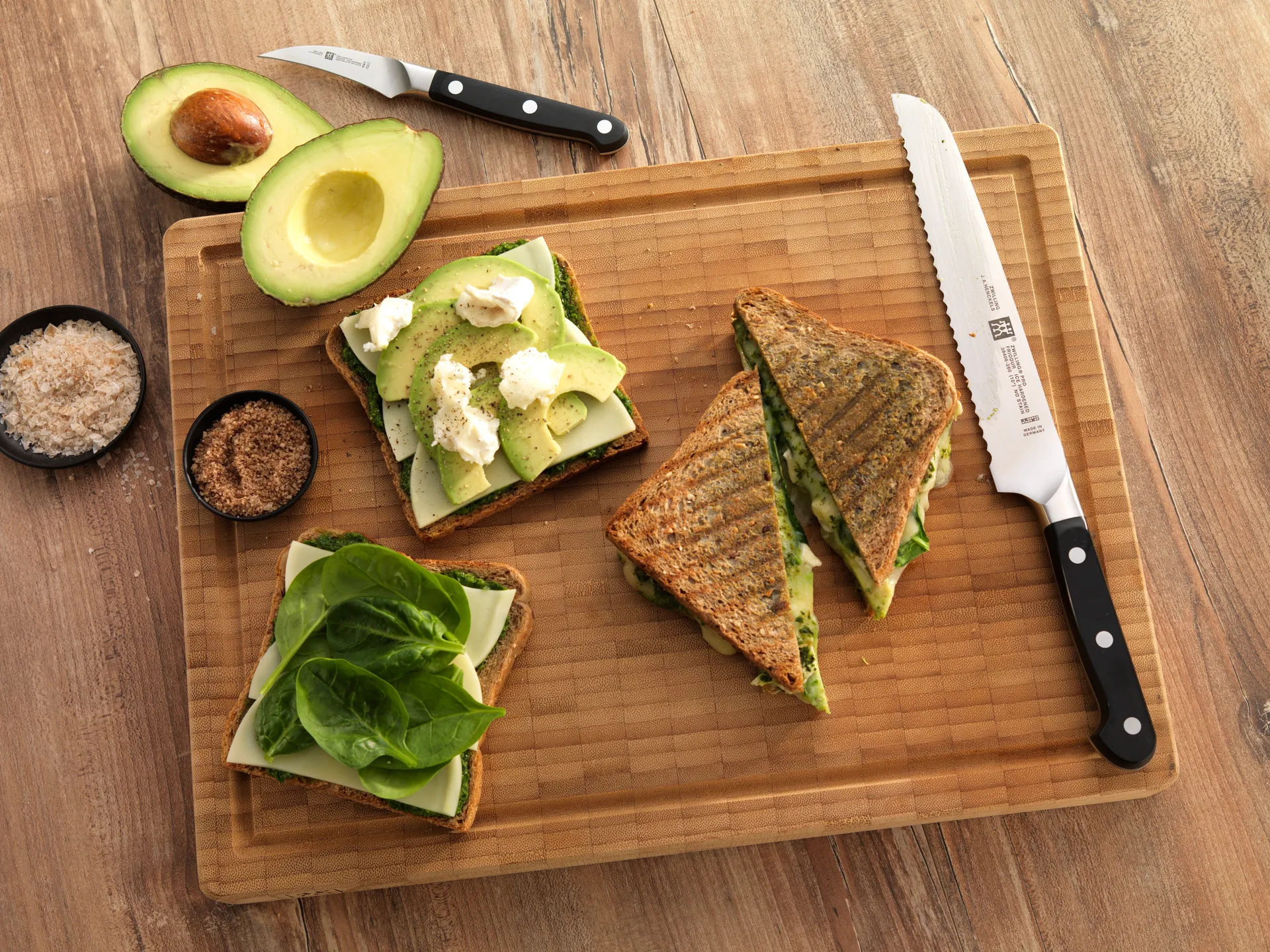 Couteau tout usage dentelé Zwilling Pro 13 cm, Noir-acier inoxydable Zwilling