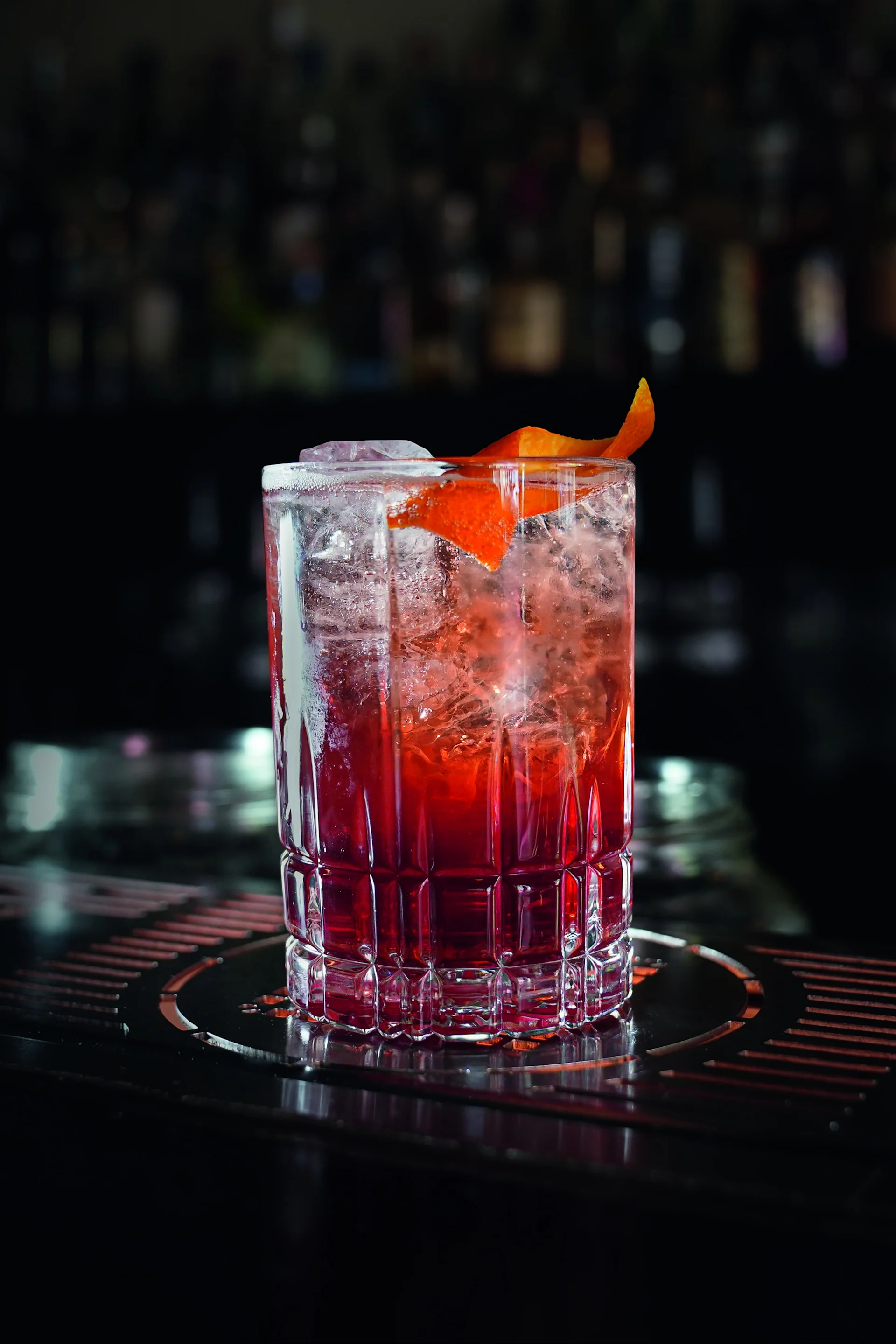 Le Virgin Long Island Iced Tea est un cocktail sans alcool très apprécié, servi ici dans un verre à whisky Perfect Serve de Spiegelau.