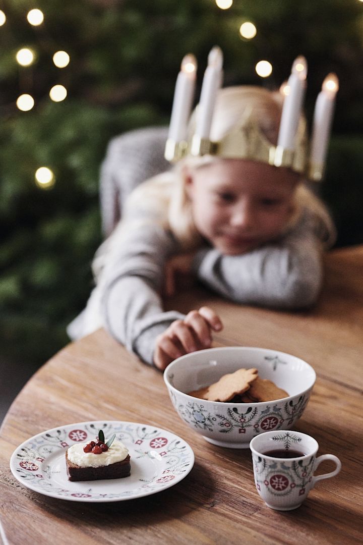 Comment décorer avec des décorations de Noël scandinaves traditionnelles - Remplissez vos petits déjeuners de l'ambiance de Noël avec la collection Swedish Grace Winter. 