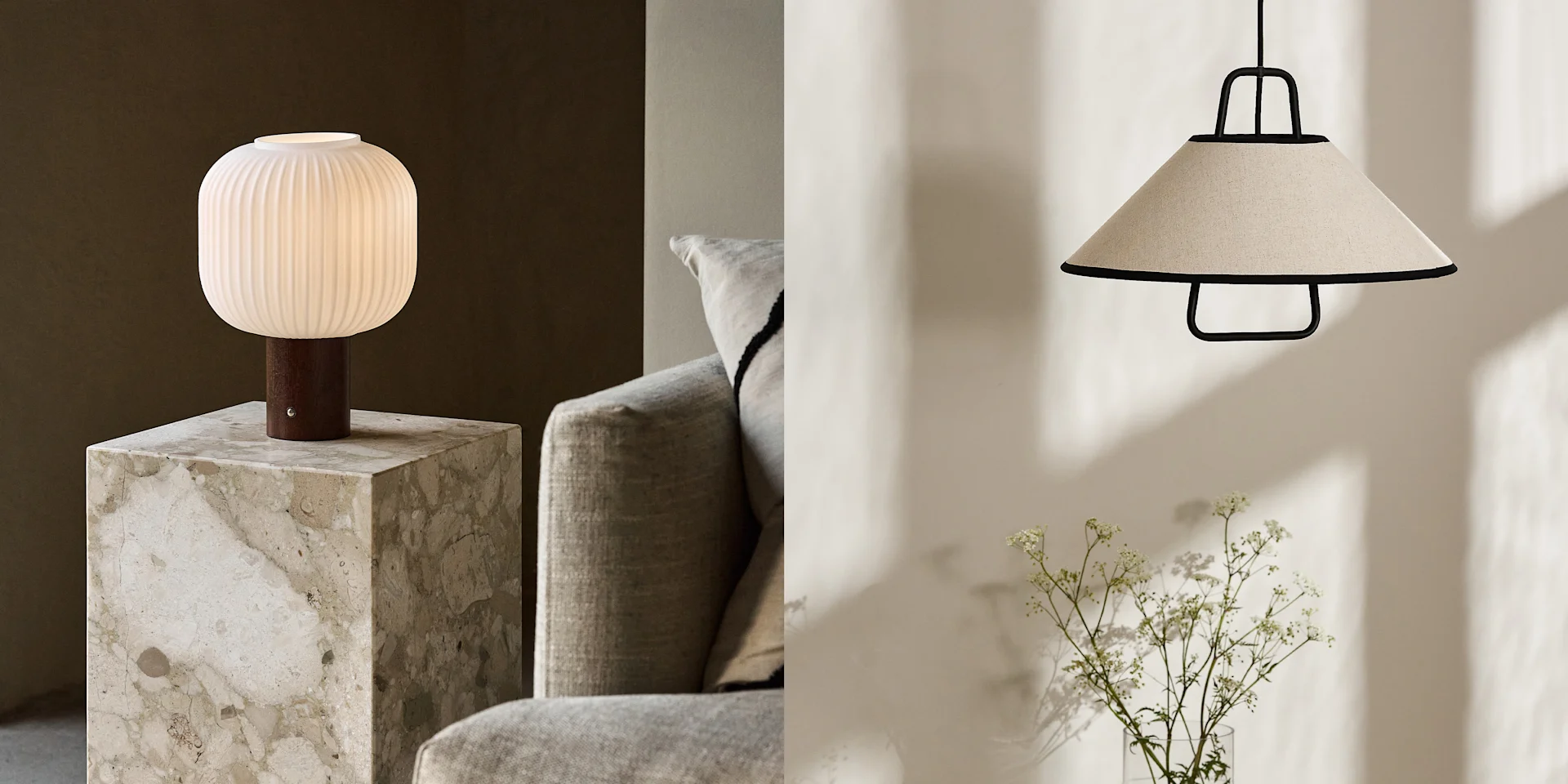 Lampe de table en verre blanc cannelé sur socle en marbre; suspension en tissu beige avec cadre noir et plante.