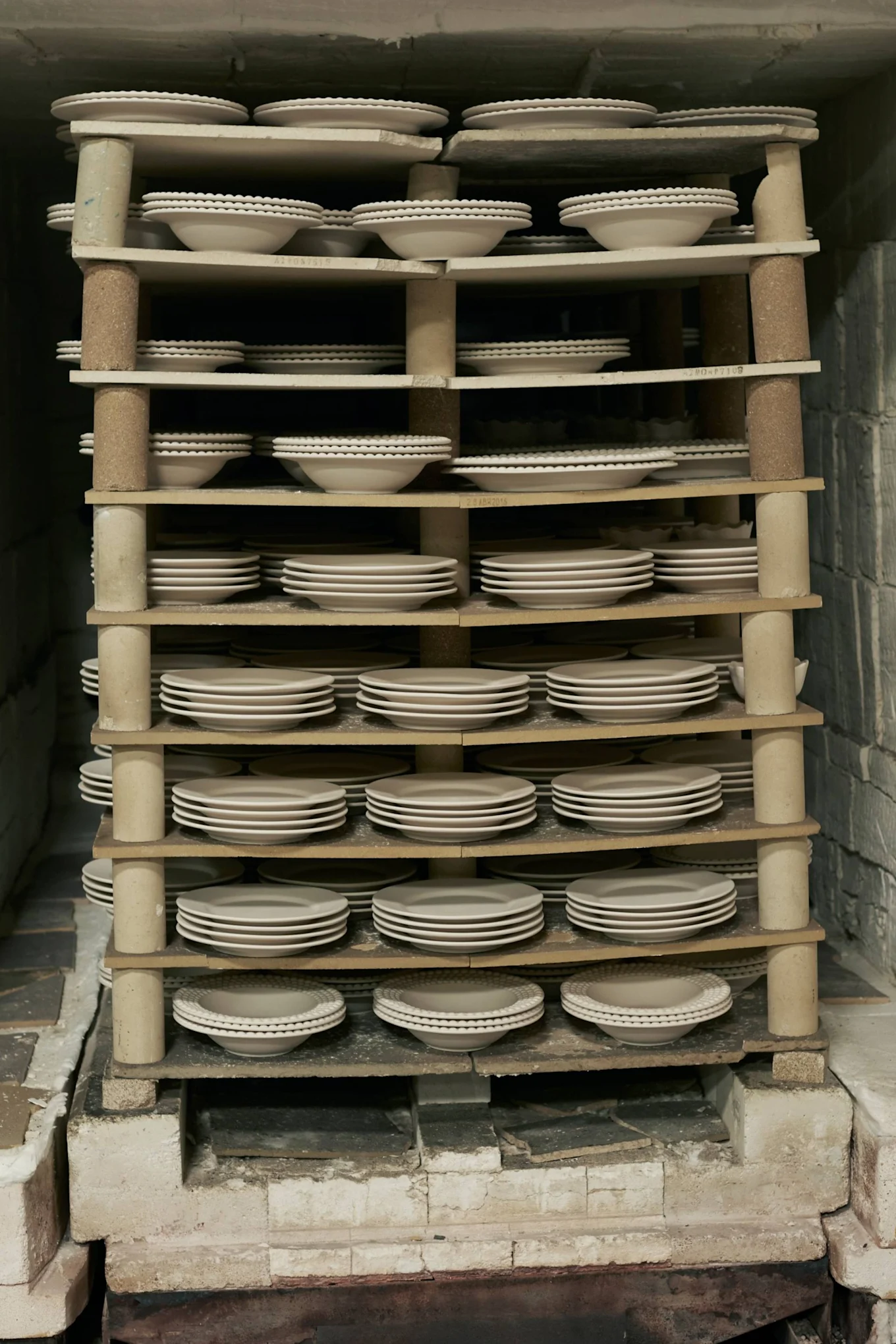 Enfin, les céramiques sont cuites au four pendant 12 heures.