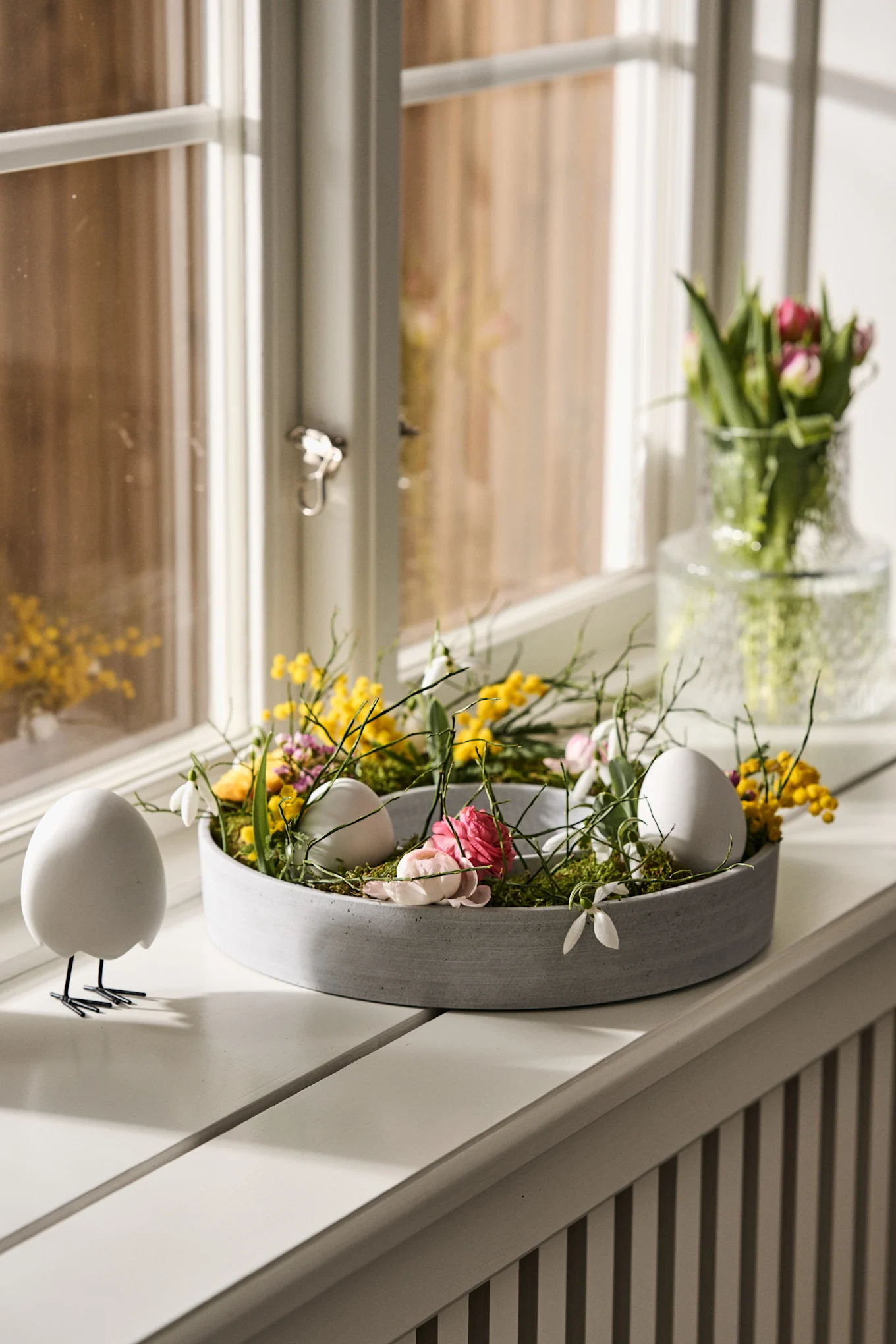Bricolage pour Pâques : Créez votre propre couronne de Pâques avec le porte-bougie The Ring de House Doctor, qui constitue une décoration idéale pour la table ou le rebord de fenêtre.