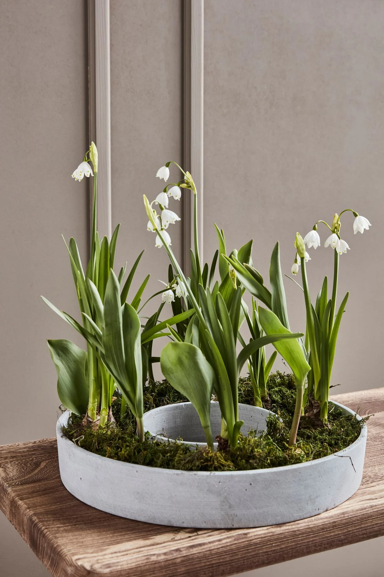 Un bougeoir The Ring décoré de muguet de House Doctor.