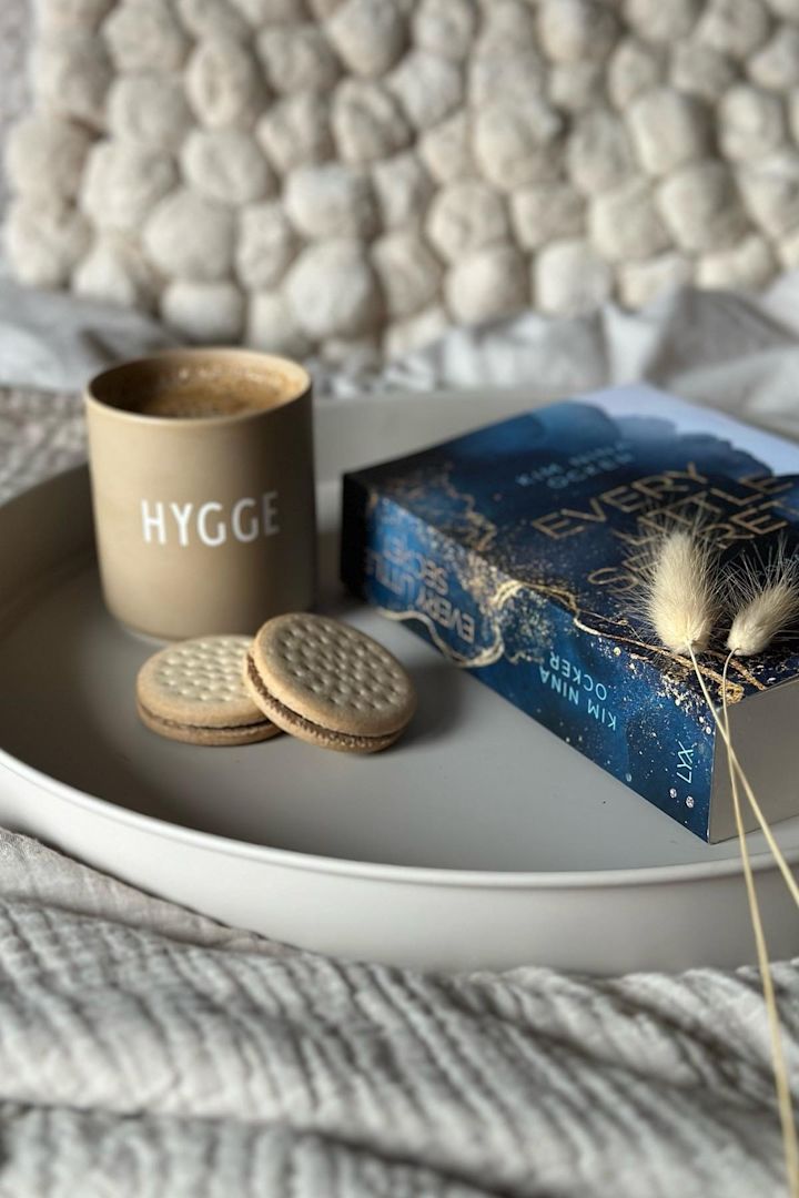 Dans notre liste de choses à faire en automne, nous vous donnons de nombreux conseils sur ce que vous pouvez faire de scandinave cet automne - installez-vous confortablement dans votre lit avec un bon livre.