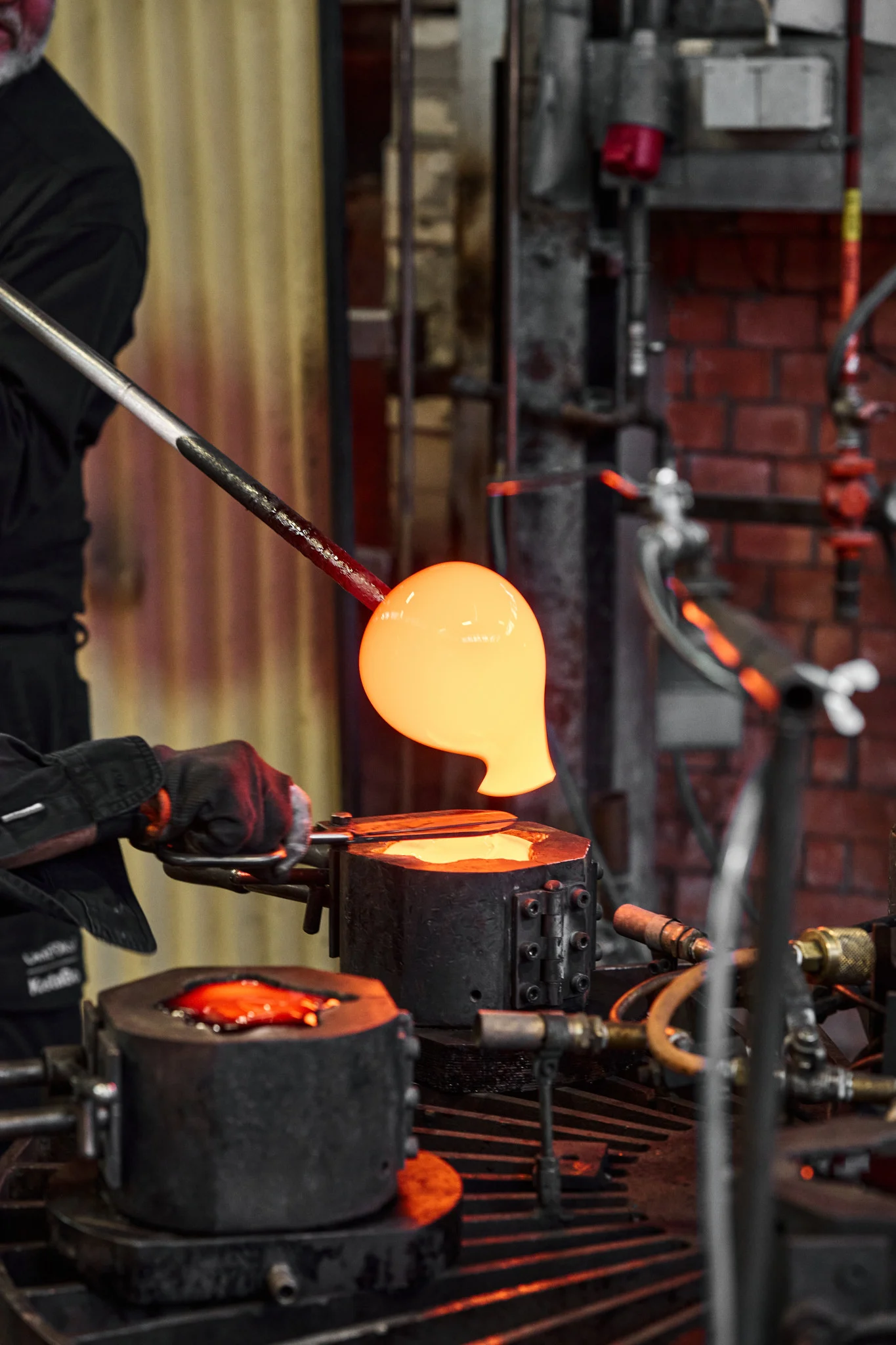 Le support lumineux encore chaud The Rock prend forme.