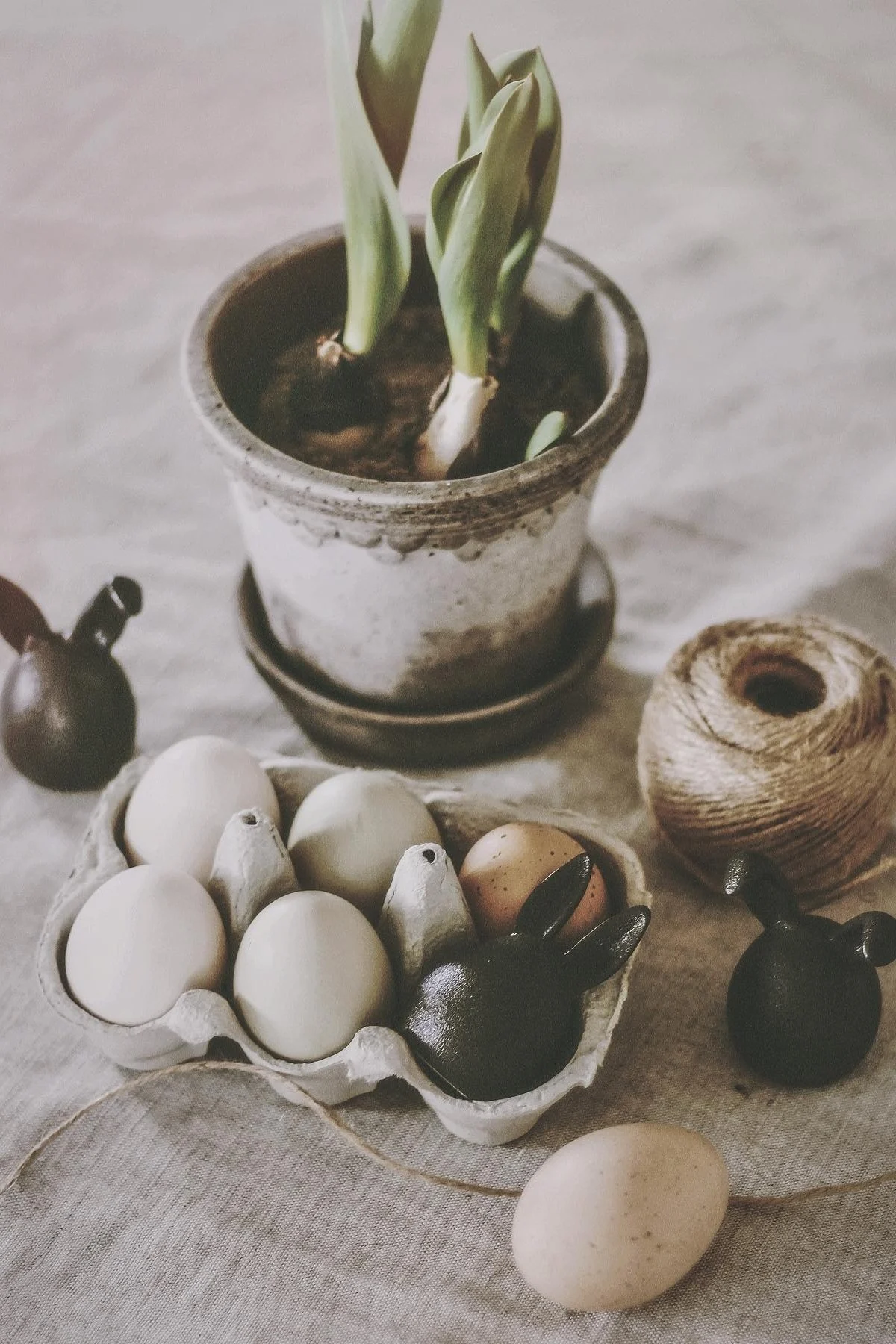 Décoration de Pâques : Décorez avec style pour Pâques avec les Triplets Lapins de Pâques en pack de 3 dans la couleur Cast iron de dbkd.