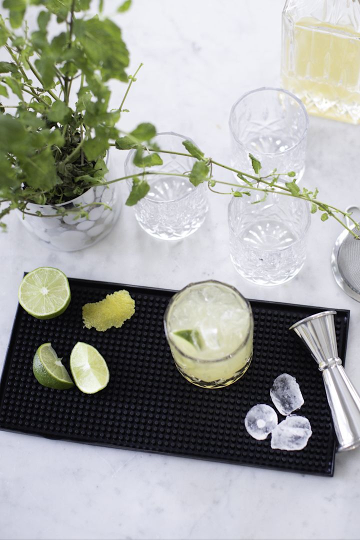 Utilisez le tapis Balia de Dorre pour préparer votre cocktail sans alcool.