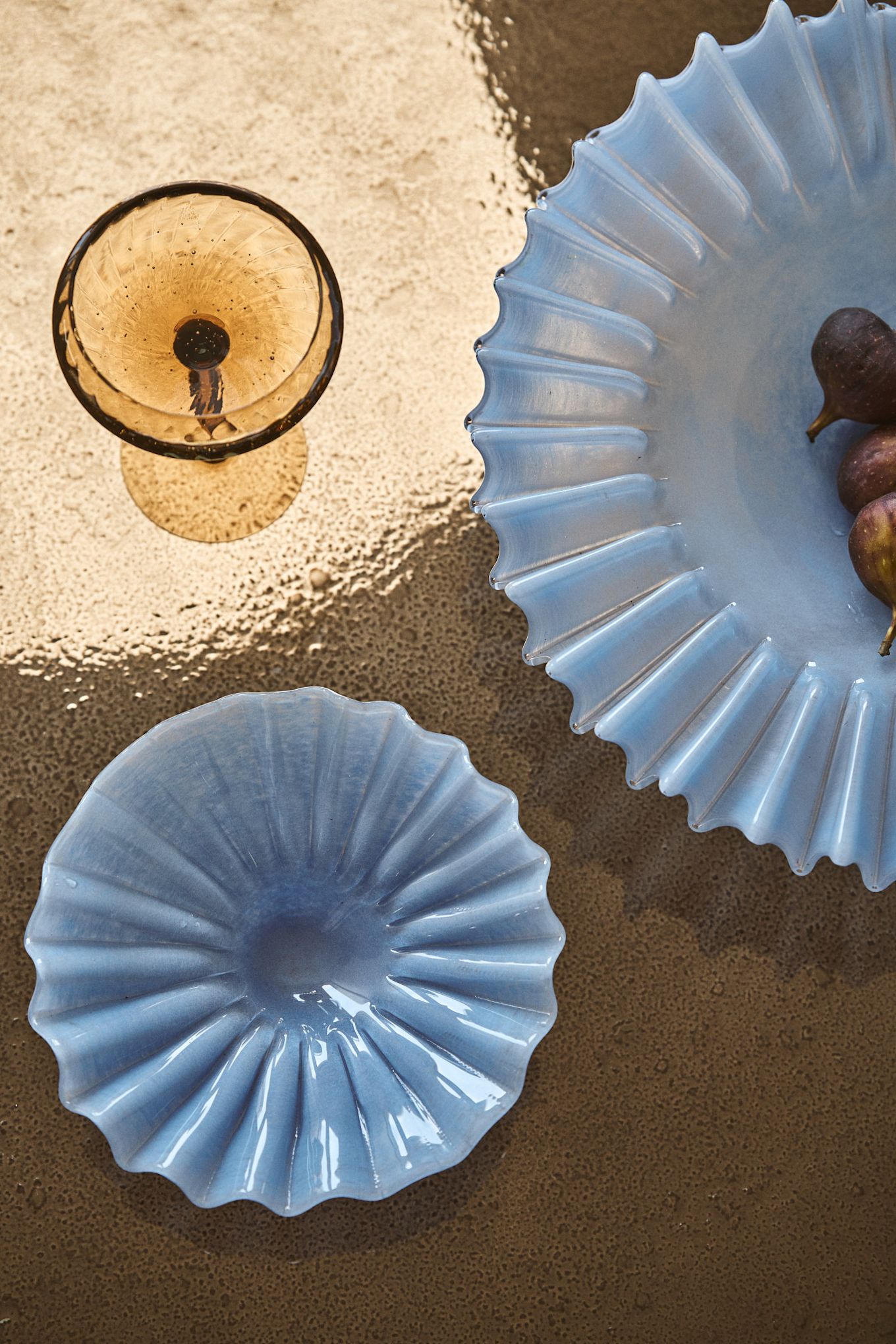 Vous voyez ici le vase Lori en bleu ciel, l'une des tendances de couleur pour nos intérieurs en 2025. 