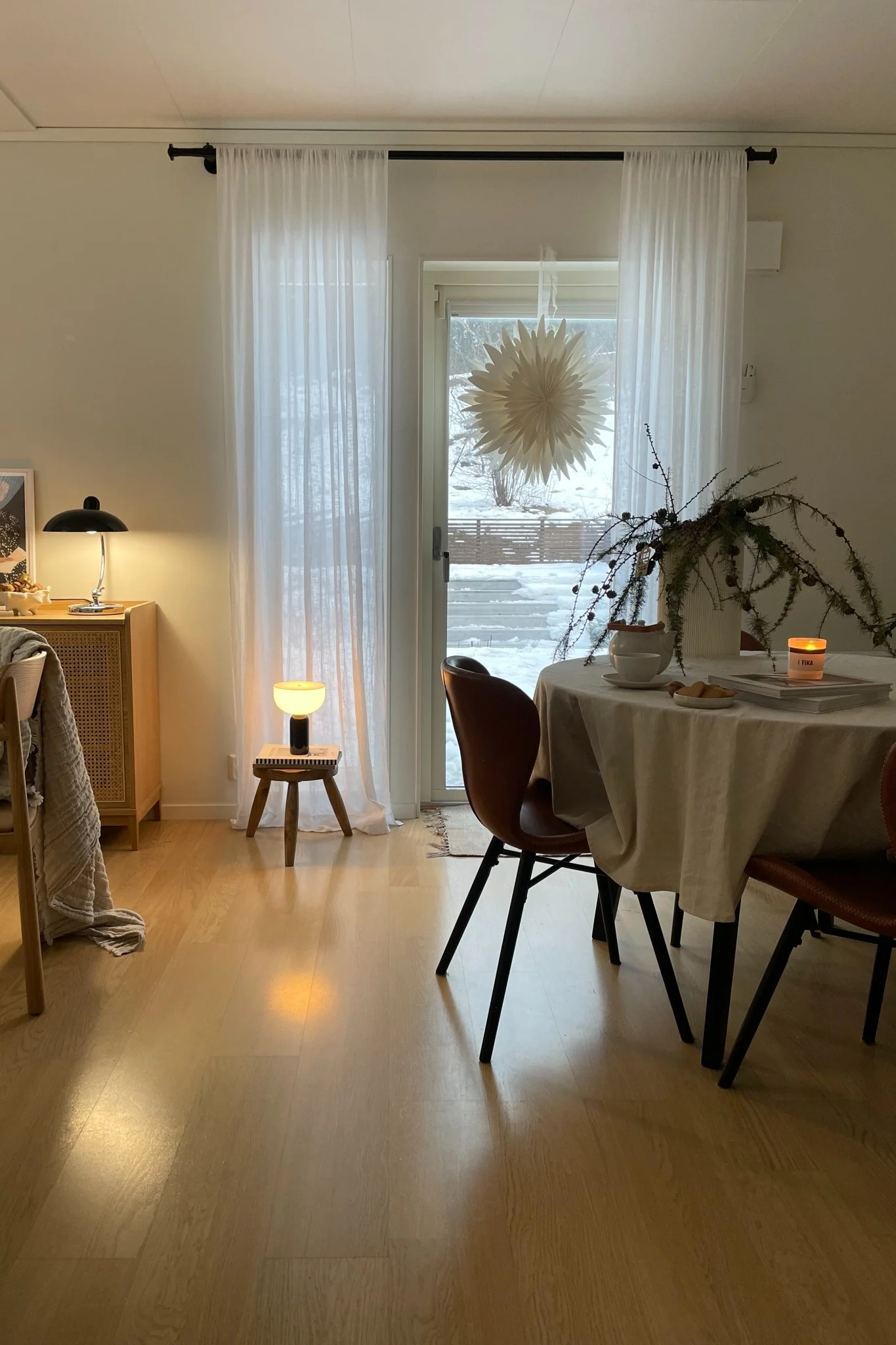Voici l'un de nos favoris parmi les étoiles de Noël : Luna de Scandi Living, dans la maison de l'influenceuse @myjapandihome.
