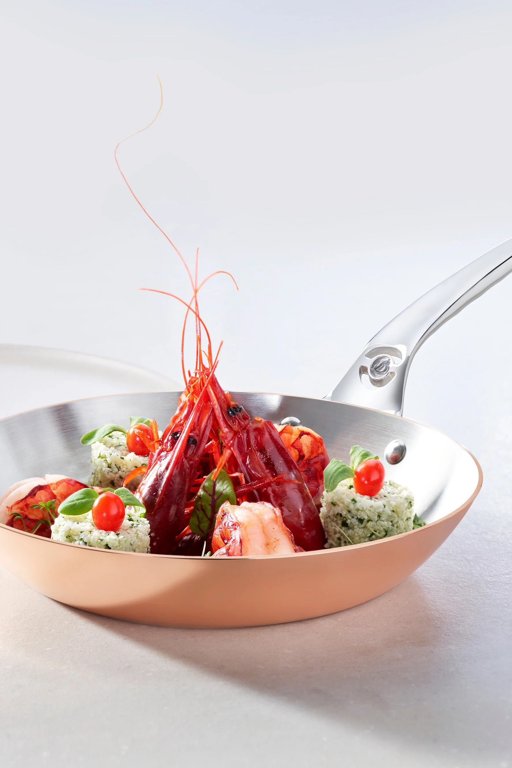 Un plat qui a l'air délicieux a été préparé dans la poêle Prima Matera de De Buyer.