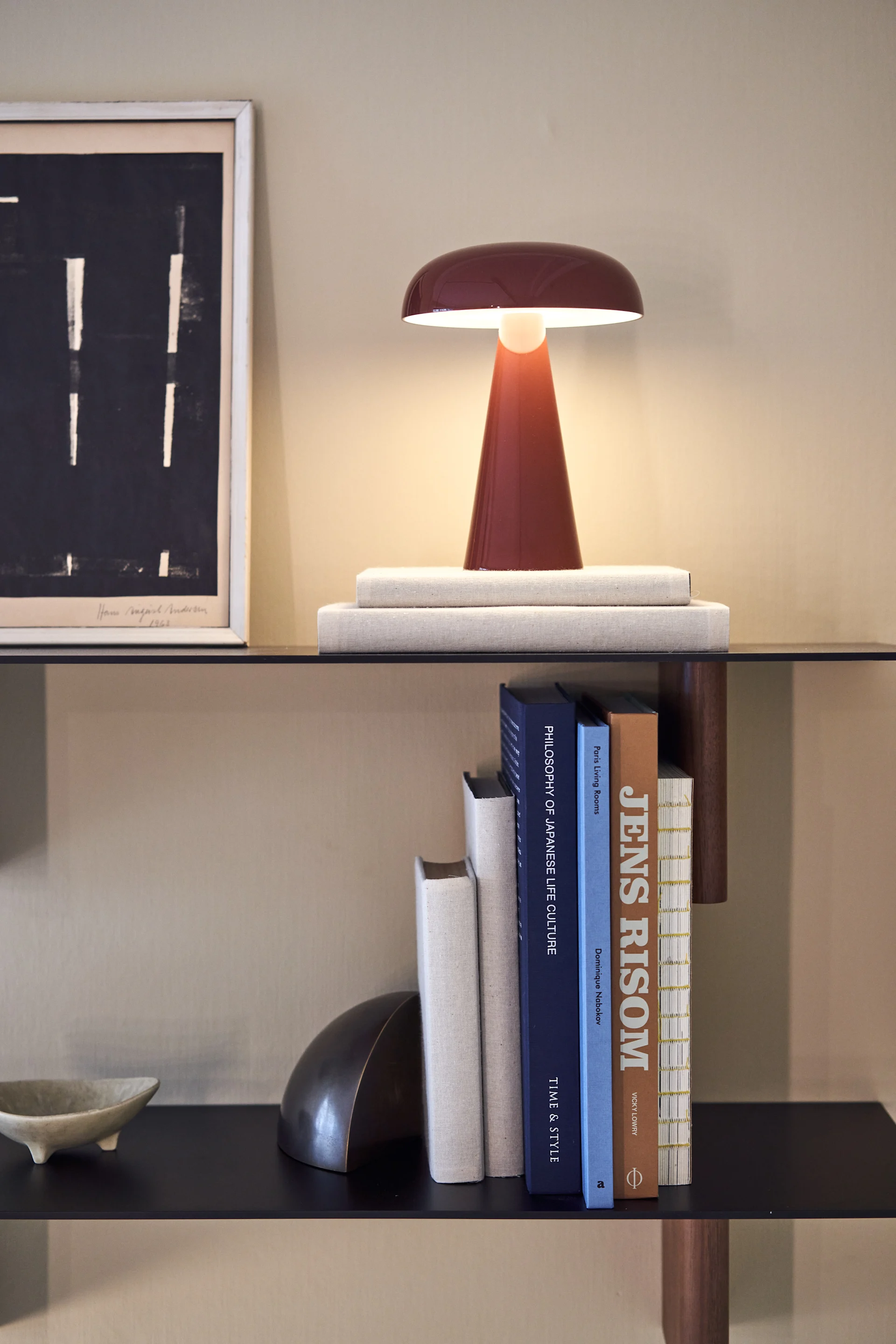 L'éclairage portable est une fois de plus l'une des principales tendances en matière de décoration intérieure pour l'automne 2022. Décorez avec la lampe de table sans fil Como de &tradition. 