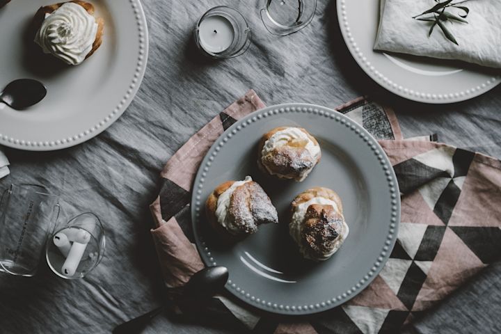 Dans notre liste de choses à faire de l'automne, nous vous donnons de nombreux conseils sur ce que vous pouvez faire de scandinave cet automne - par exemple faire du semlor.