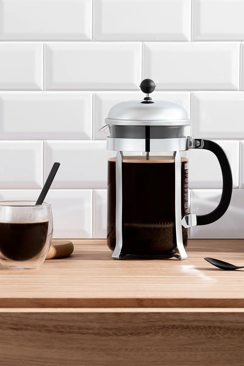 Le Bodum Chambord French Press est le cadeau de fête des pères idéal pour les amateurs de café. Simple et pratique, elle permet de préparer un café aromatique en un clin d'œil.