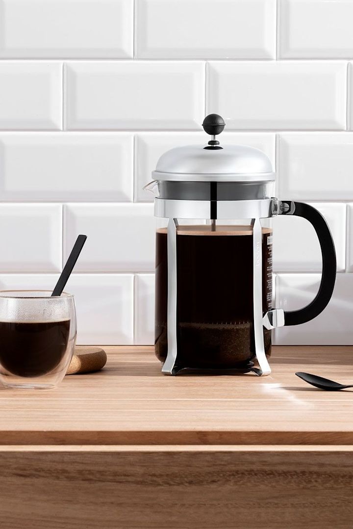 Le Bodum Chambord French Press est le cadeau de fête des pères idéal pour les amateurs de café. Simple et pratique, elle permet de préparer un café aromatique en un clin d'œil.