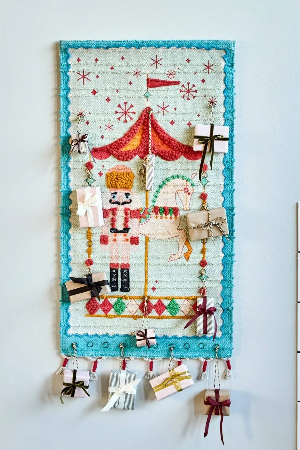L’ornement de Noël Forest Tales en forme de feuille de chêne de Rosendahl est une décoration charmante, fabriquée en cuivre – parfaite pour la décoration de Noël 2025.