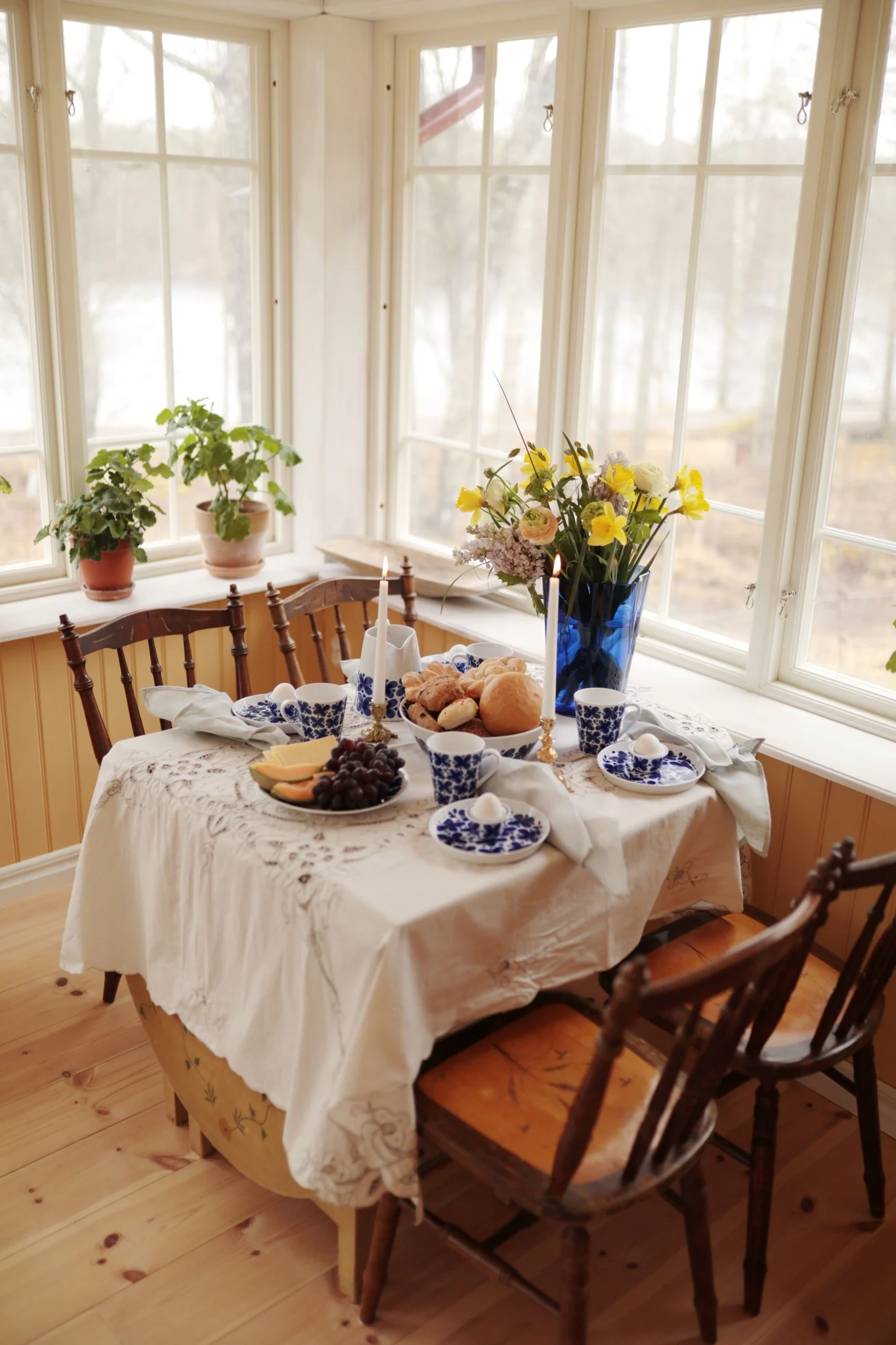 Boho et autres styles d'aménagement : ici, vous voyez la salle à manger rustique de l'utilisatrice d'Instagram @colorelles.