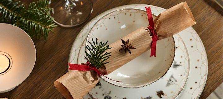 Ajoutez une touche personnelle à la table de Noël avec un biscuit de Noël fait maison. 