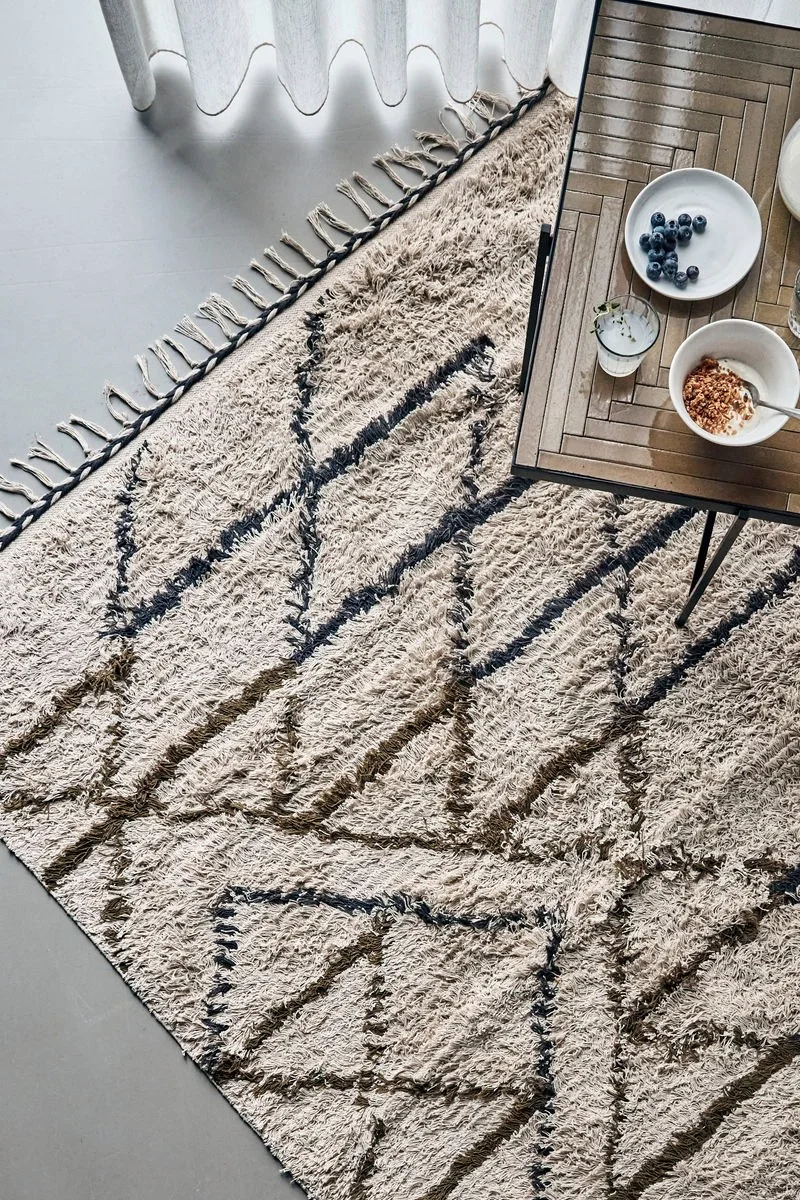 Le tapis Indi de Bloomingville est parfait pour une décoration bohème grâce à son motif.