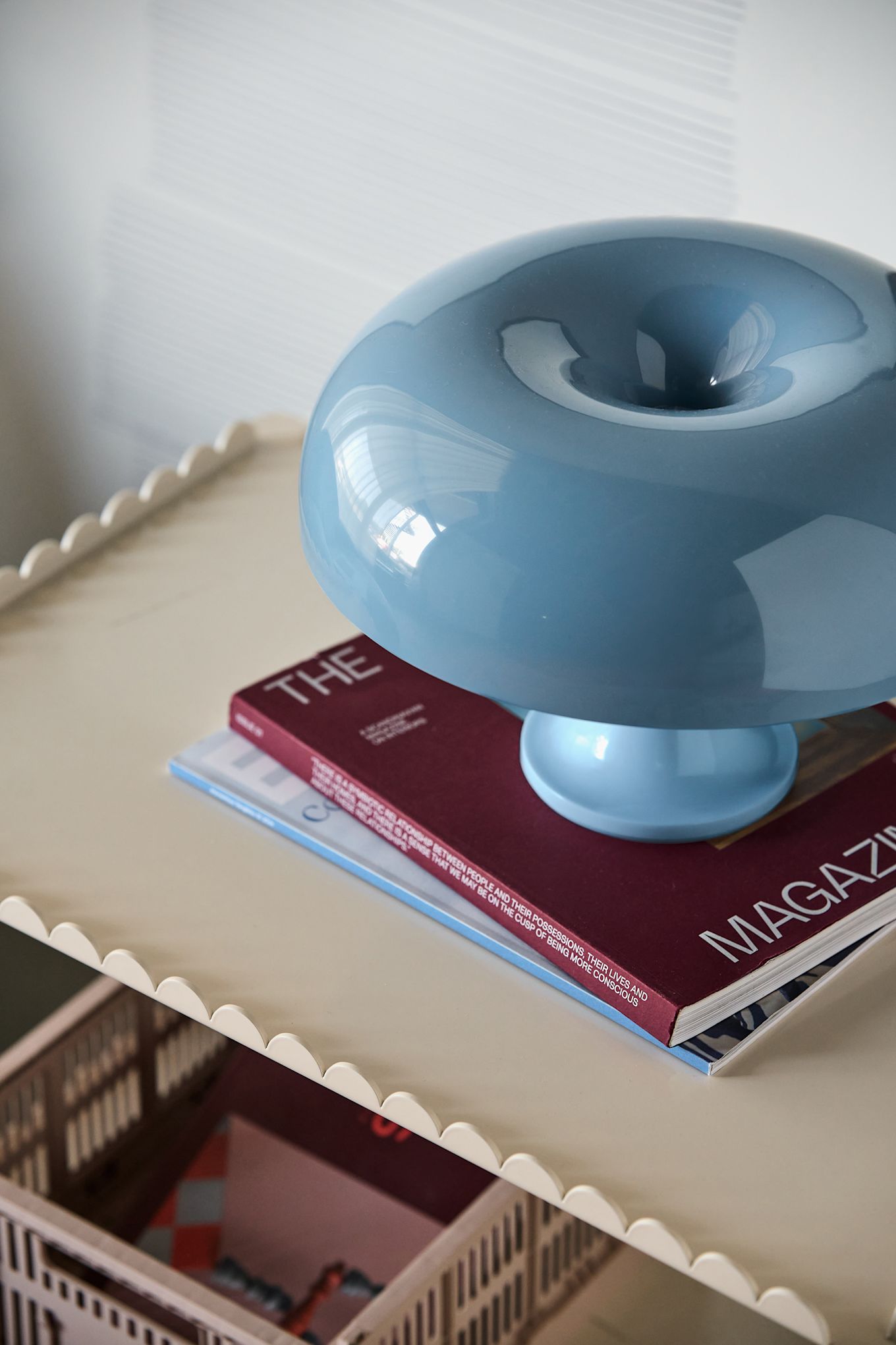 Le bleu ciel est l'une des plus grandes tendances de 2025. Ici, vous voyez la lampe Nessino en bleu ciel. 