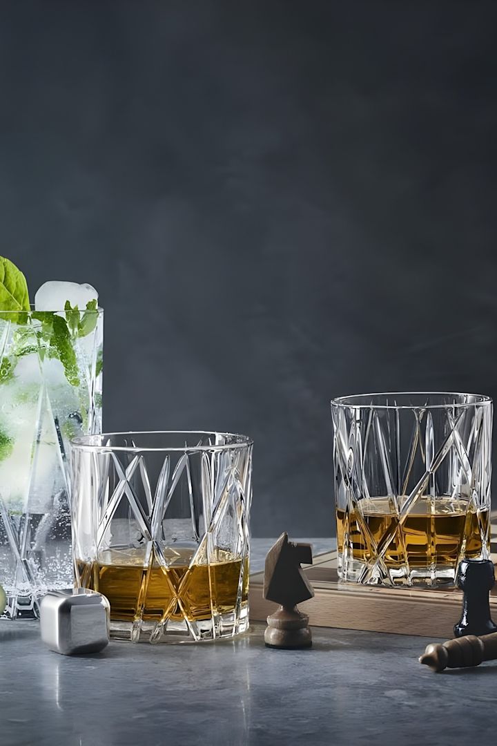 Si votre père est un amateur de whisky, offrez les verres à whisky City accompagnés de quelques pierres à whisky d'Orrefors pour la fête des pères.