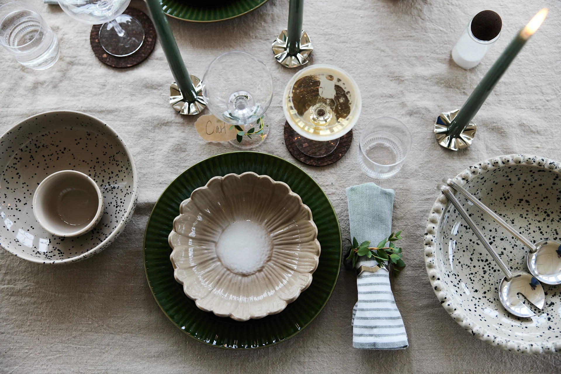 Avec Sagaform, vous pouvez créer une décoration de table simple, mais atmosphérique et romantique.